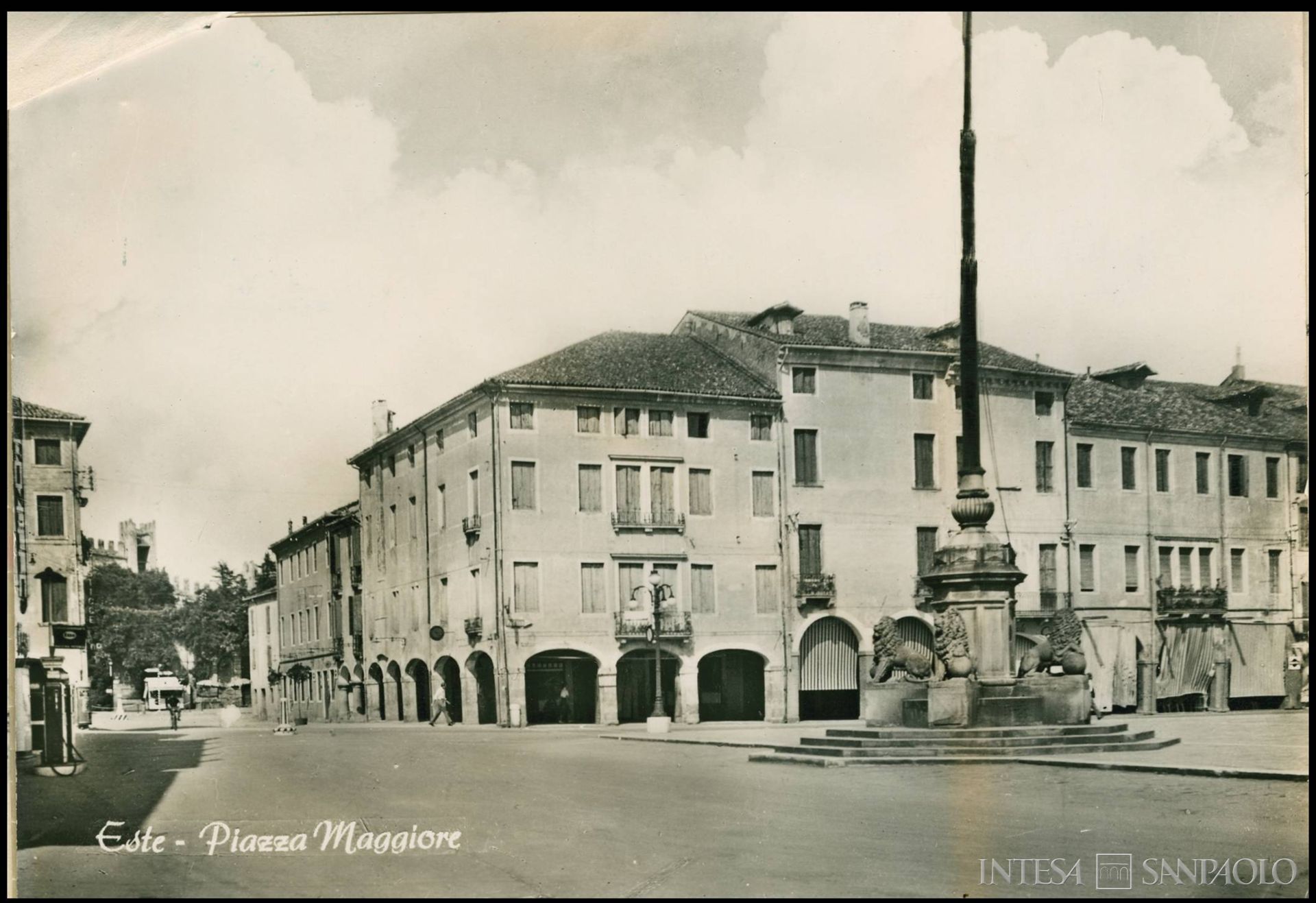 Banca Cattolica Atestina, piazza Maggiore a Este, 1950-1960 (fotografo sconosciuto)