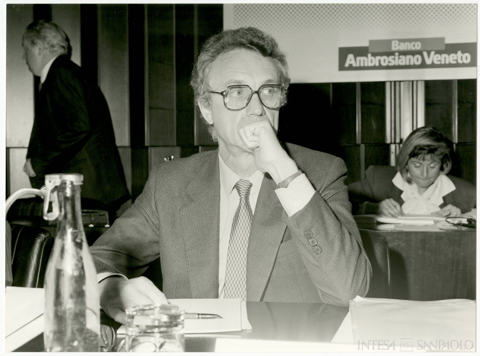 Banco Ambrosiano Veneto, Giovanni Bazoli all'assemblea degli azionisti, 1990 (fotografo sconosciuto)