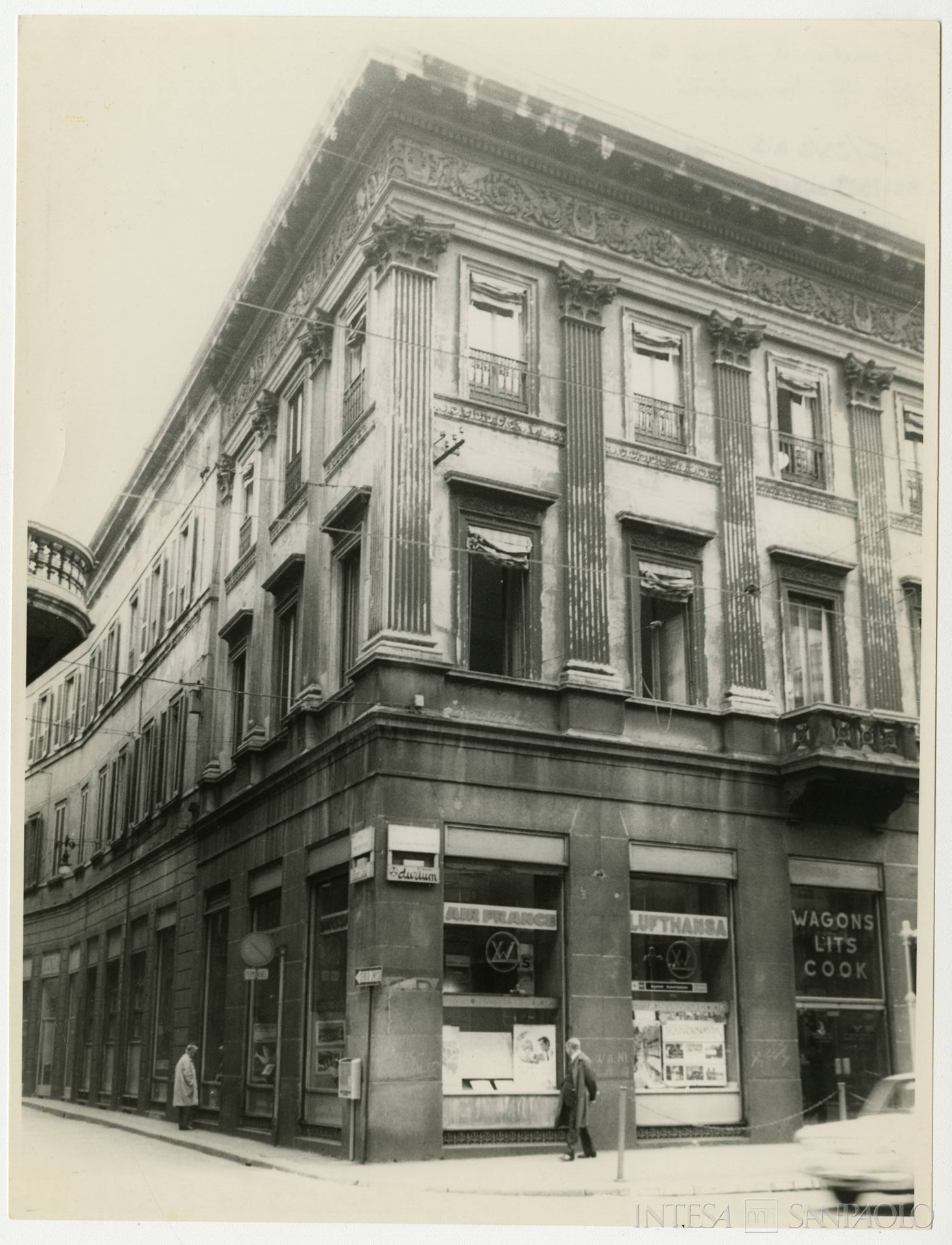 Banca Commerciale Italiana, Milano, Palazzo Anguissola, esterno, anni Sessanta (fotografo sconosciuto)