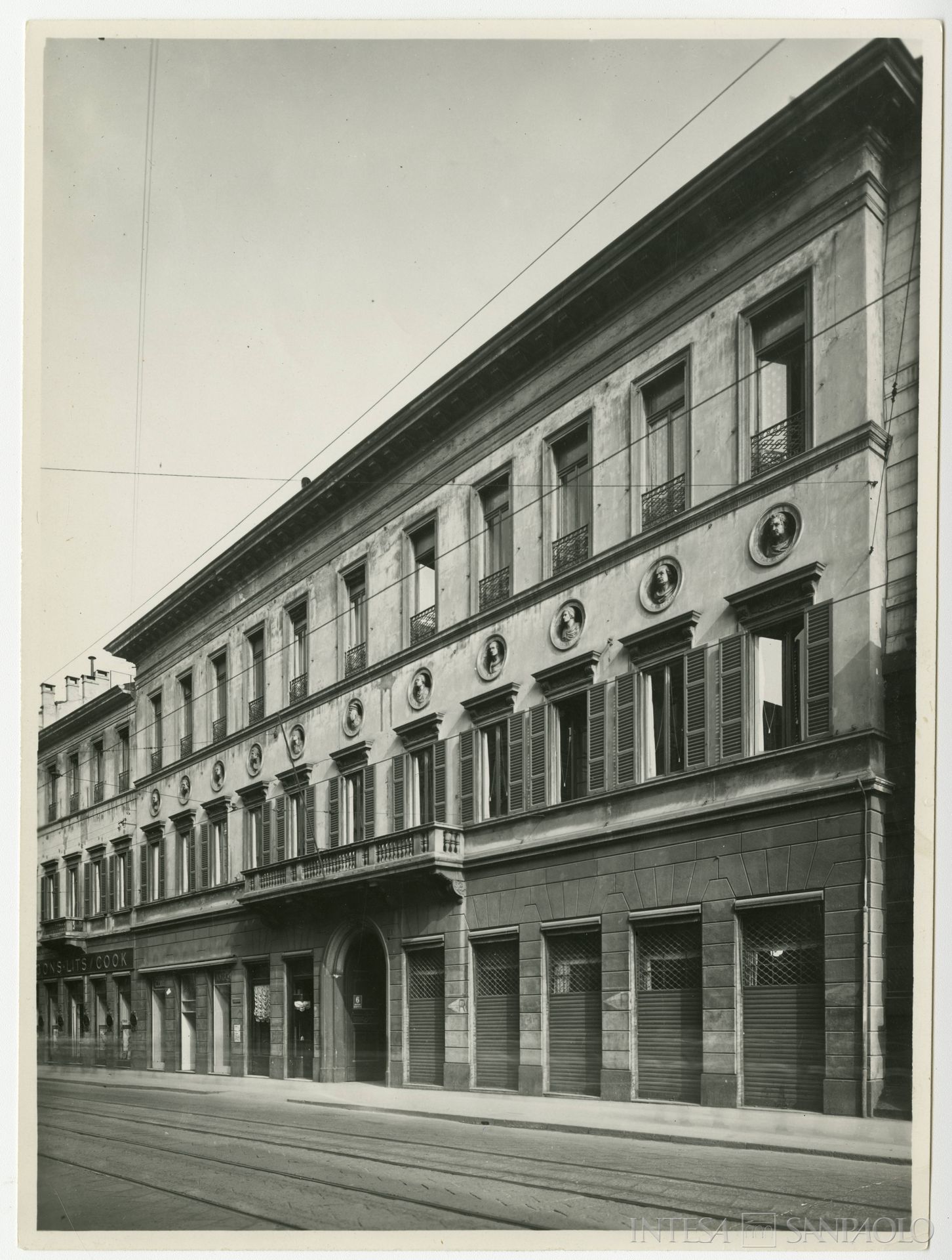 Banca Commerciale Italiana, Milano, Palazzo Brentani-Greppi, esterno, 1946-1952 (fotografo sconosciuto)