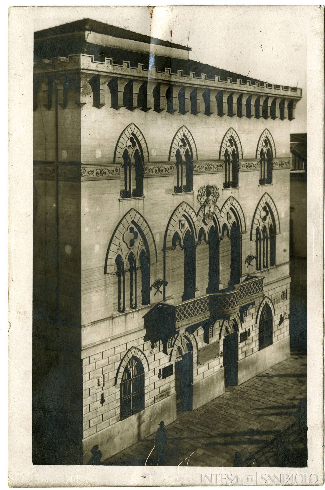 Banca dell'Associazione Agraria di Cerignola, cartolina postale con palazzo Manfredi, sede dell'istituto, primi anni del Novecento (fotografo sconosciuto)
