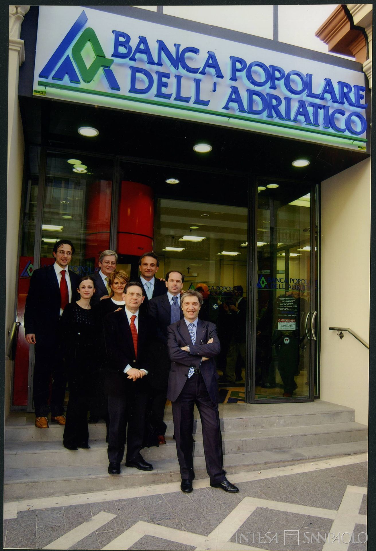 Banca Popolare dell'Adriatico, inaugurazione della filiale di Lanciano; in primo piano il Direttore Generale Adriano Maestri, 3 aprile 2003 (Fotoottica Pino di Maurizio Rapino)
