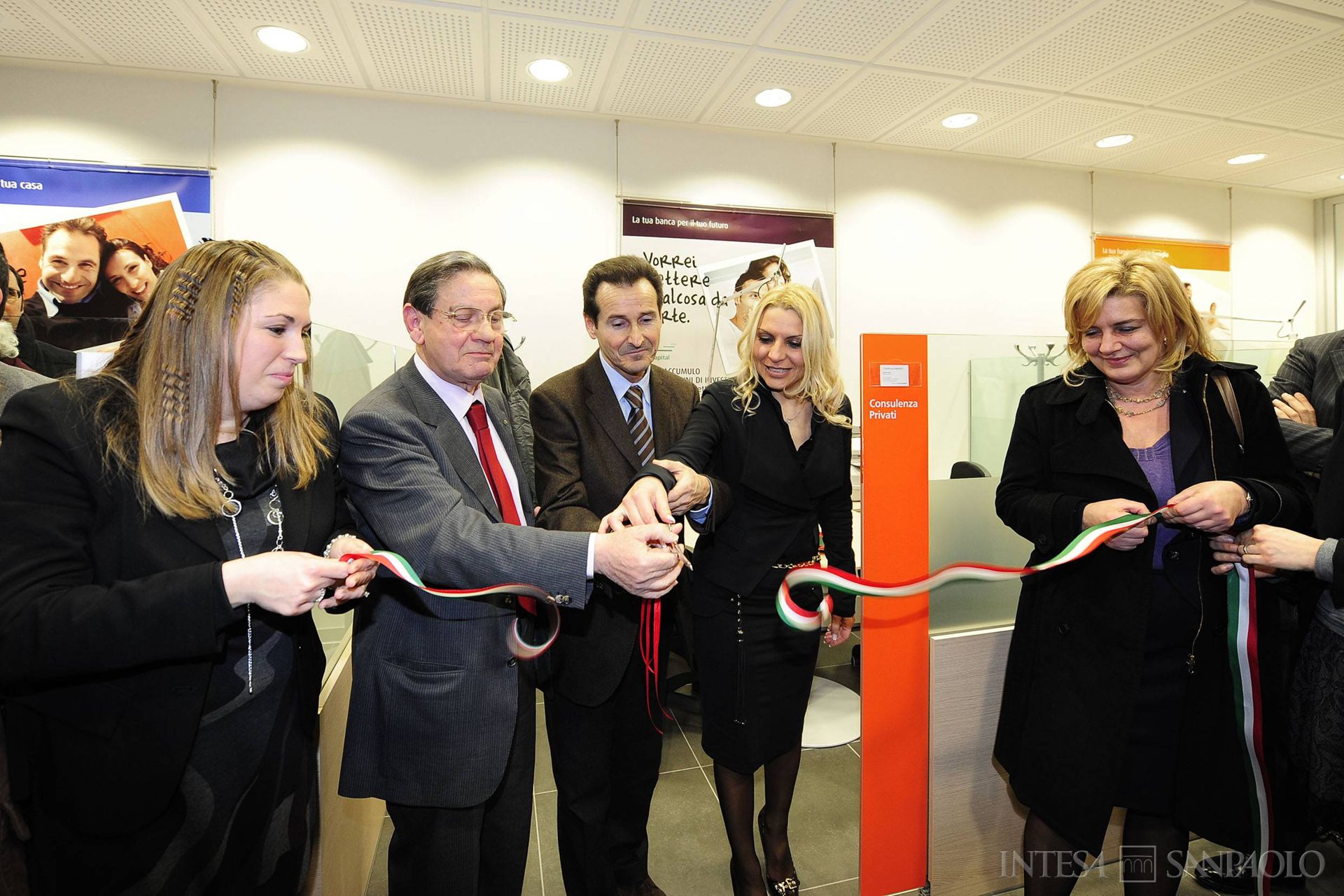 Banca dell'Adriatico, inaugurazione nuova filiale in via del Novecento, 2011 (Luca Toni)