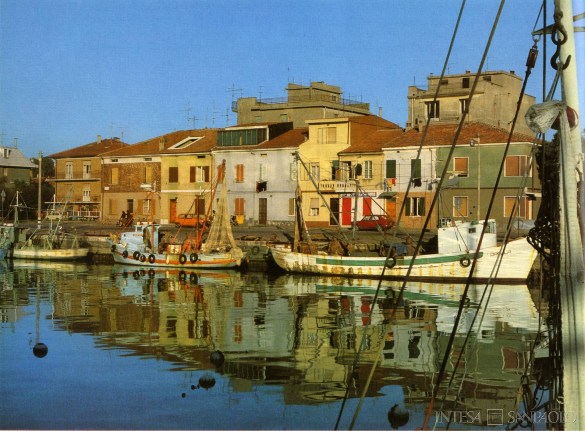 Banca Popolare Pesarese, il porto canale di Pesaro, fotografia tratta dalla pubblicazione dedicata al bilancio dell'anno 1980, (fotografia di Furio Zàbigid)