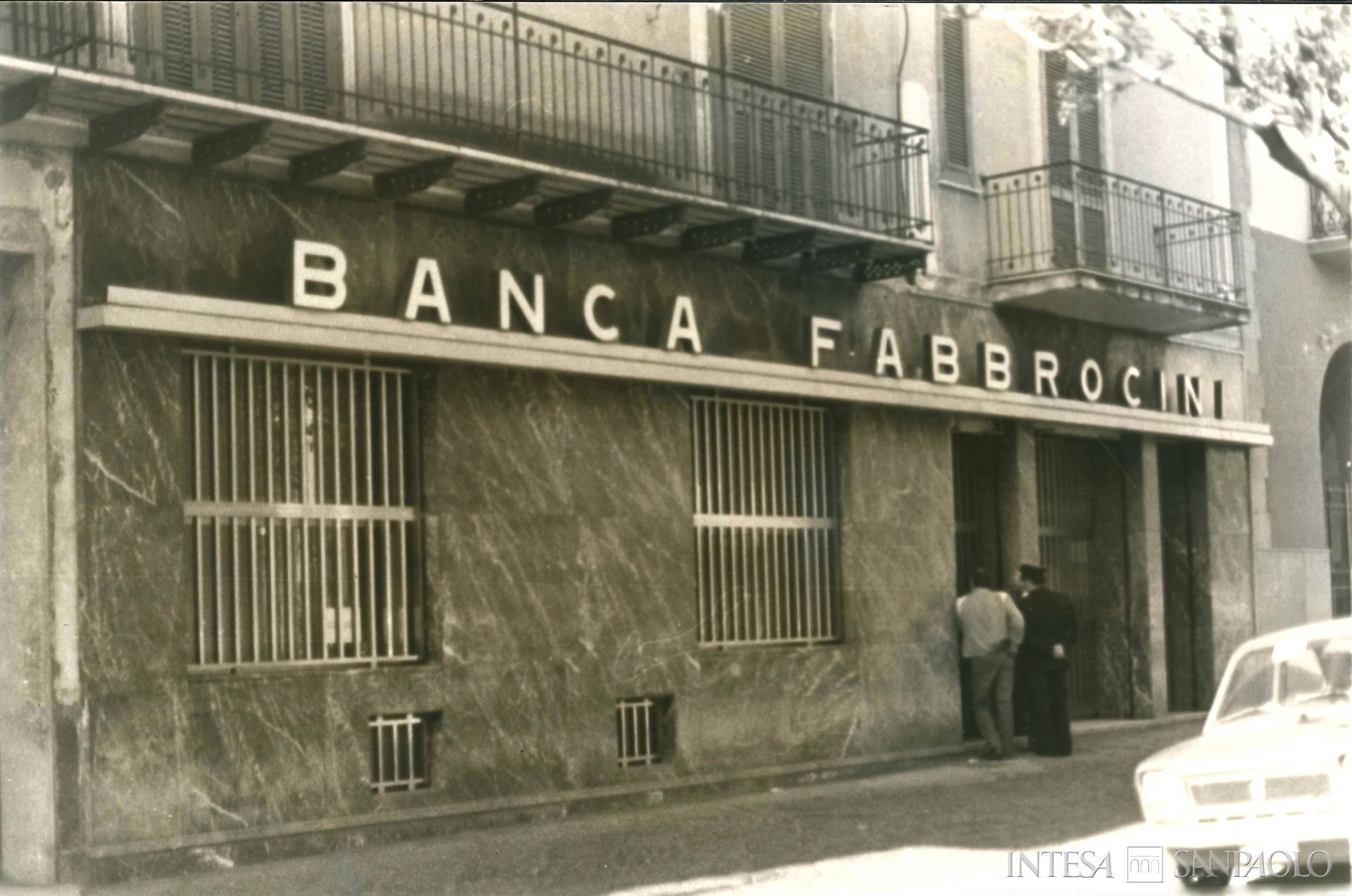 Banca Fabbrocini, filiale di Terzigno, 1985 (fotografo sconosciuto, Archivio Storico San Paolo)