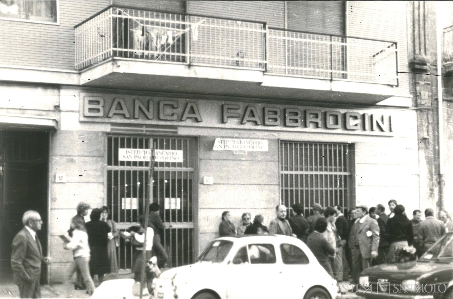 Banca Fabbrocini, filiale di Napoli-Ponticelli, 1985 (fotografo sconosciuto, Archivio Storico San Paolo)