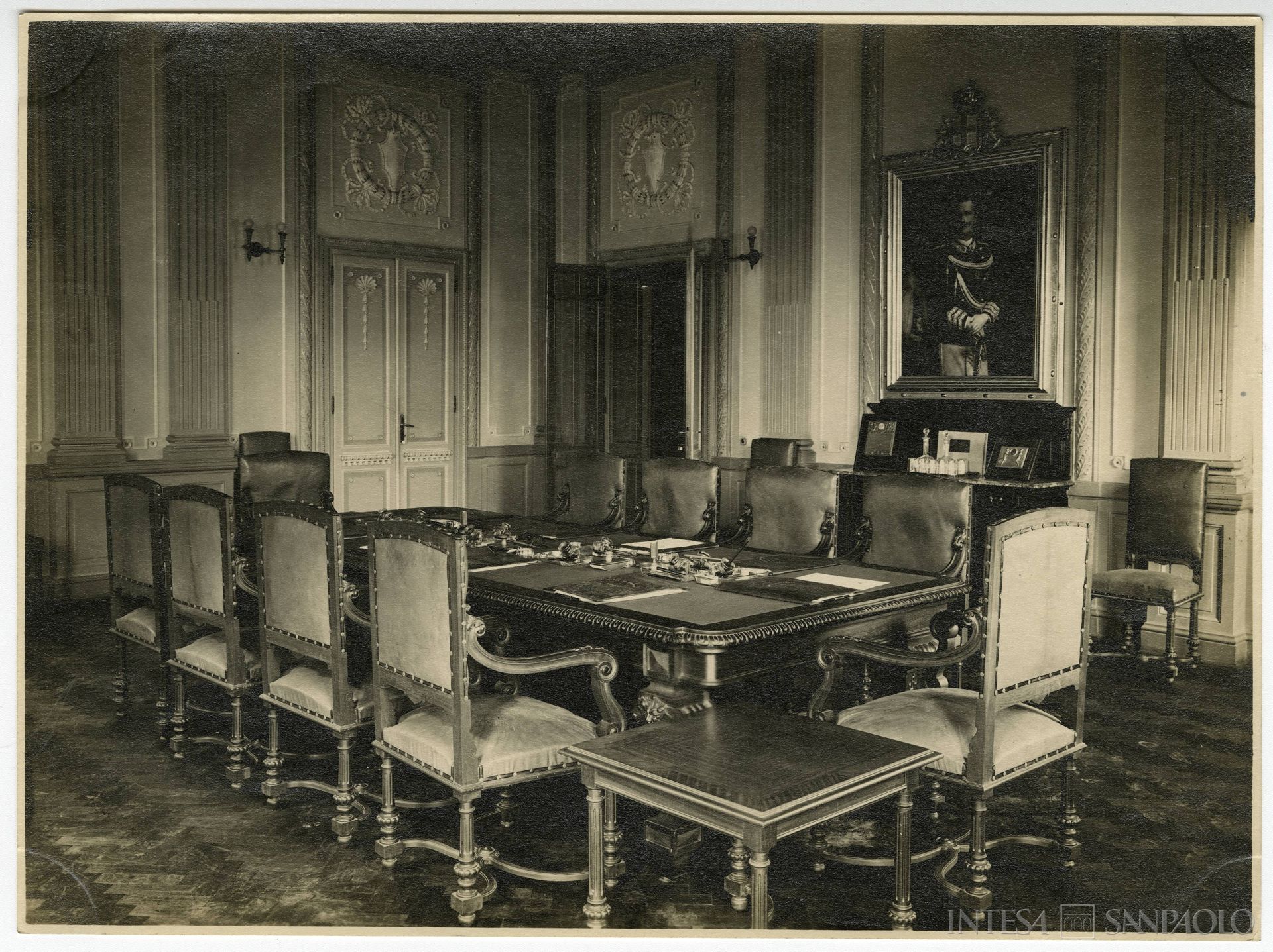 Cassa di Risparmio di Padova, sede di palazzo Donghi a Padova, interno, post 1920 (fotografo sconosciuto)