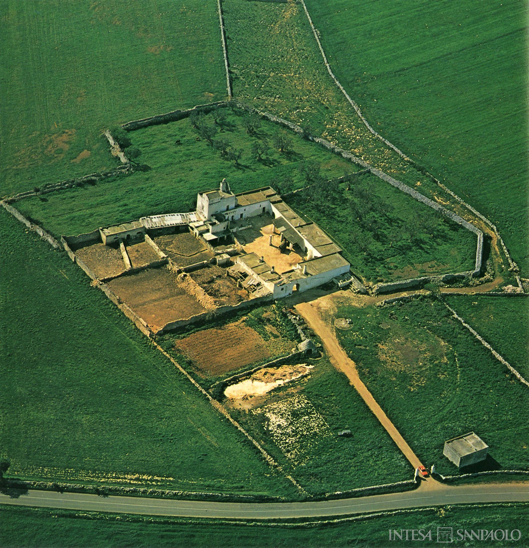Credito Agricolo di Cerignola, il Tavoliere delle Puglie, territorio dell'istituto, fotografia tratta da Relazioni e bilancio della Banca Centro Sud , 1985 (fotografo sconosciuto)