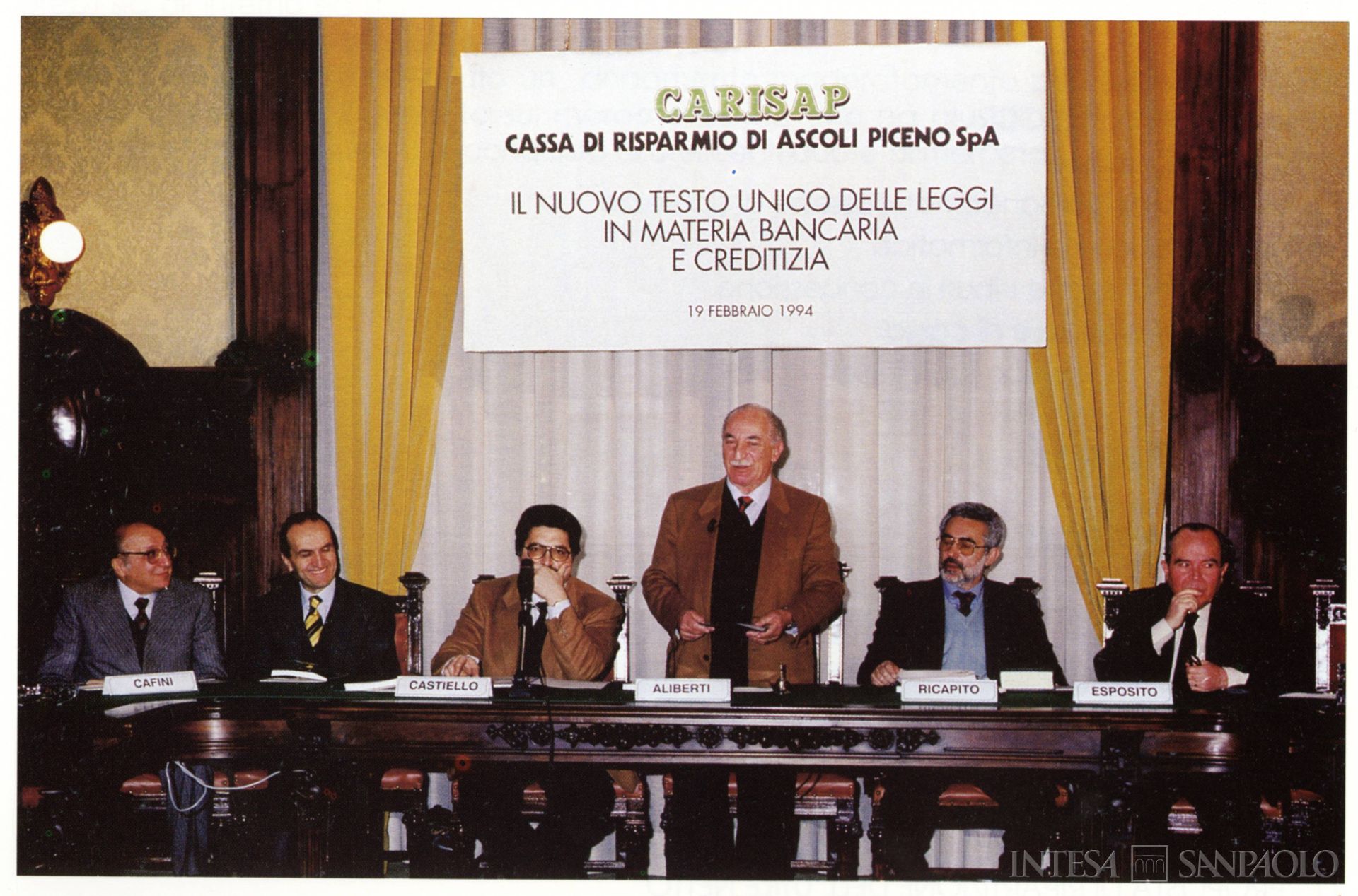 Cassa di Risparmio di Ascoli Piceno, convegno presso la sede dell'istituto, fotografia tratta dal bilancio del 1994 (fotografo sconosciuto)