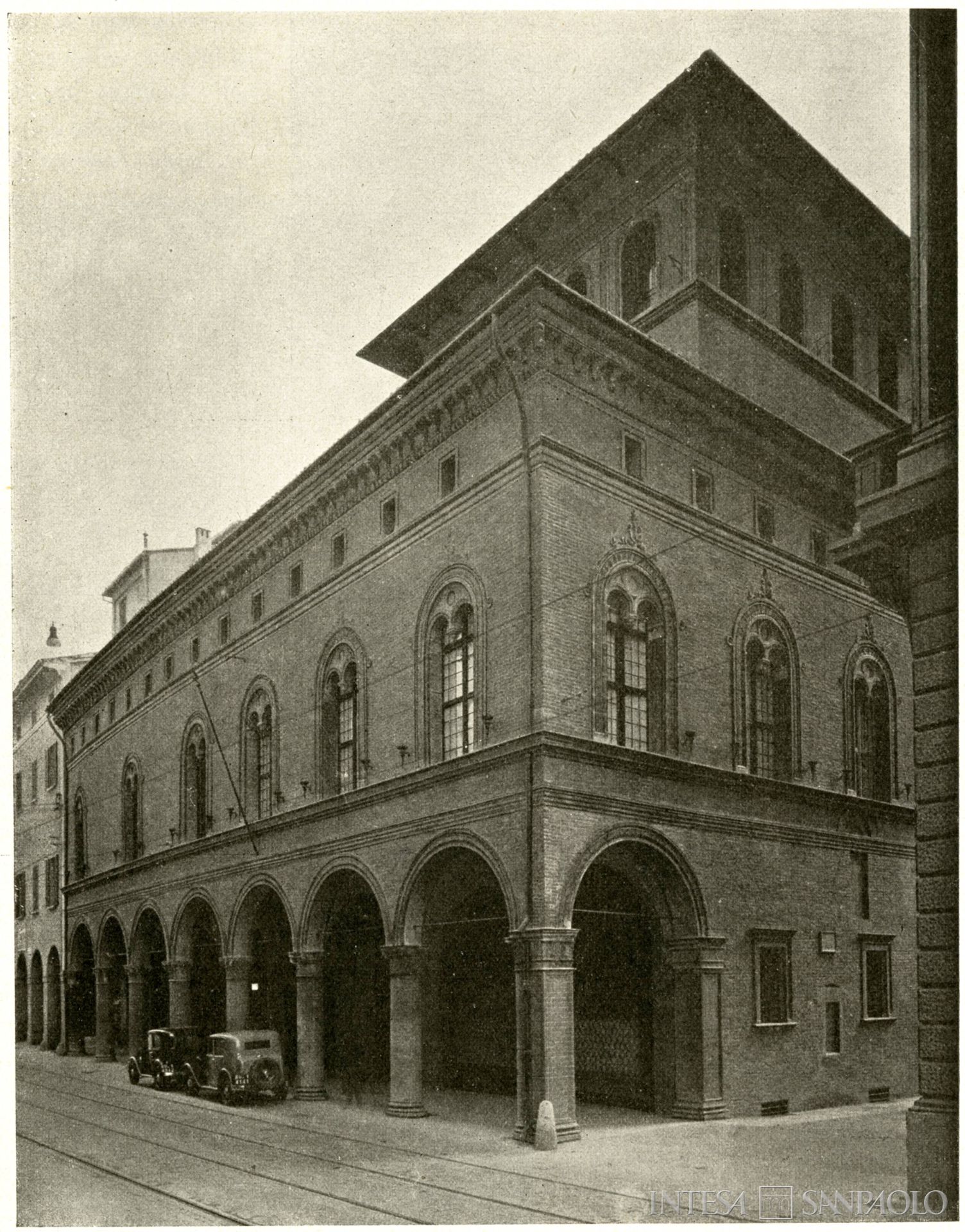 Cassa di Risparmio in Bologna, palazzo di residenza del Credito fondiario presso Casa Gualandi, fotografia datata anni Quaranta circa, tratta da La residenza del Credito fondiario della Cassa di risparmio in Bologna, 1940 (fotografo sconosciuto)