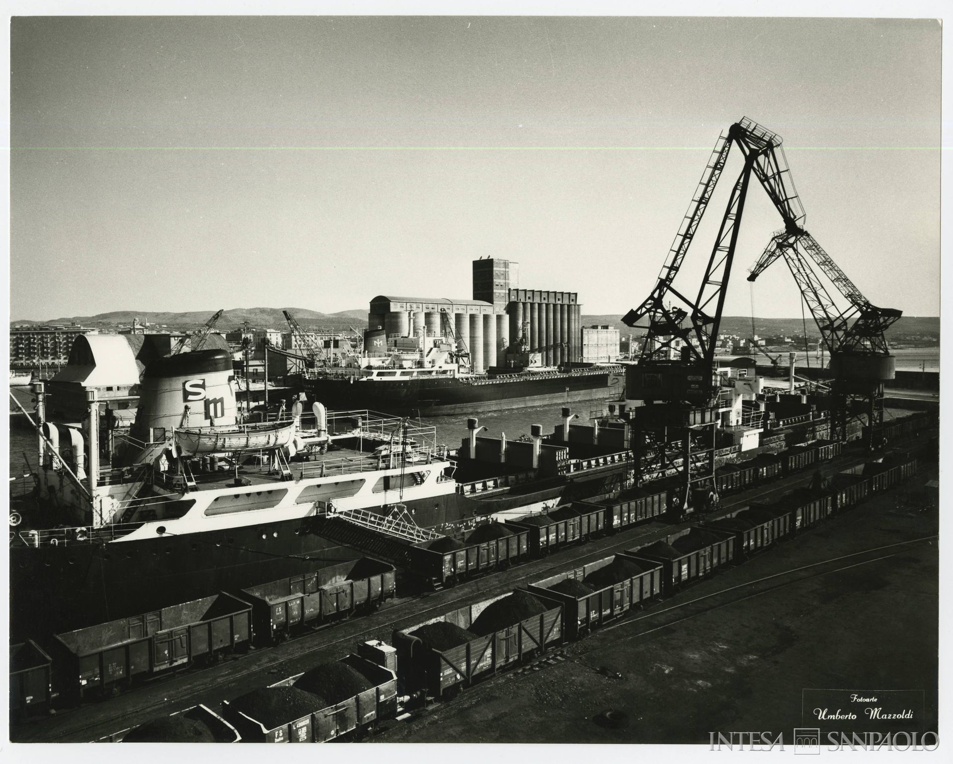Cassa di Risparmio di Civitavecchia, il porto della città, anni 1960 (fotografia di Umberto Mazzoldi)
