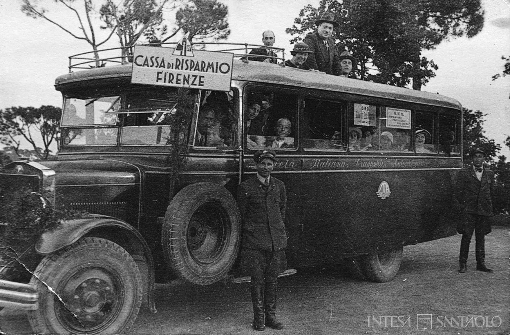 Cassa di Risparmio di Firenze, gita degli impiegati con il torpedone, 1934 (fotografo sconosciuto)