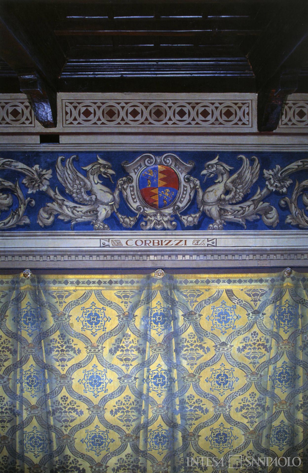 Cassa dei Risparmi di Forlì e della Romagna, particolari delle decorazioni parietali della sala del Consiglio nel palazzo del Monte dei Pegni, fotografia datata anni Duemila, tratta da Il Monte di Pietà. Palazzo di Residenza della Fondazione Cassa dei Risparmi di Forlì, 2007 (Giorgio Sabatini)