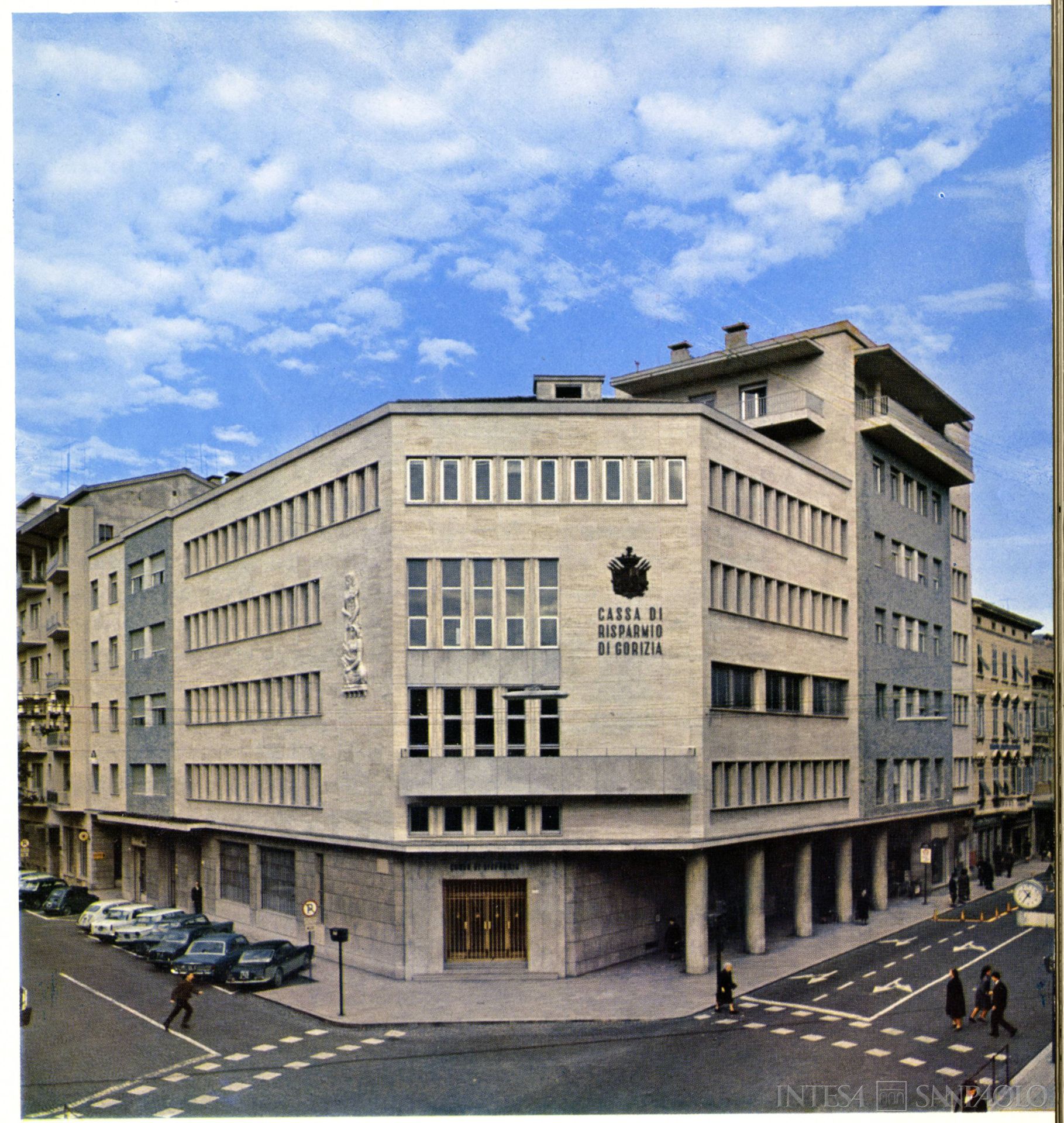 Cassa di Risparmio di Gorizia, sede dell'istituto tra corso Giuseppe Verdi e via Armando Diaz, fotografia tratta da Il Monte di Pietà e la Cassa di Risparmio di Gorizia nella economia della Provincia isontina, 1967 (Foto-diapositive Altran)