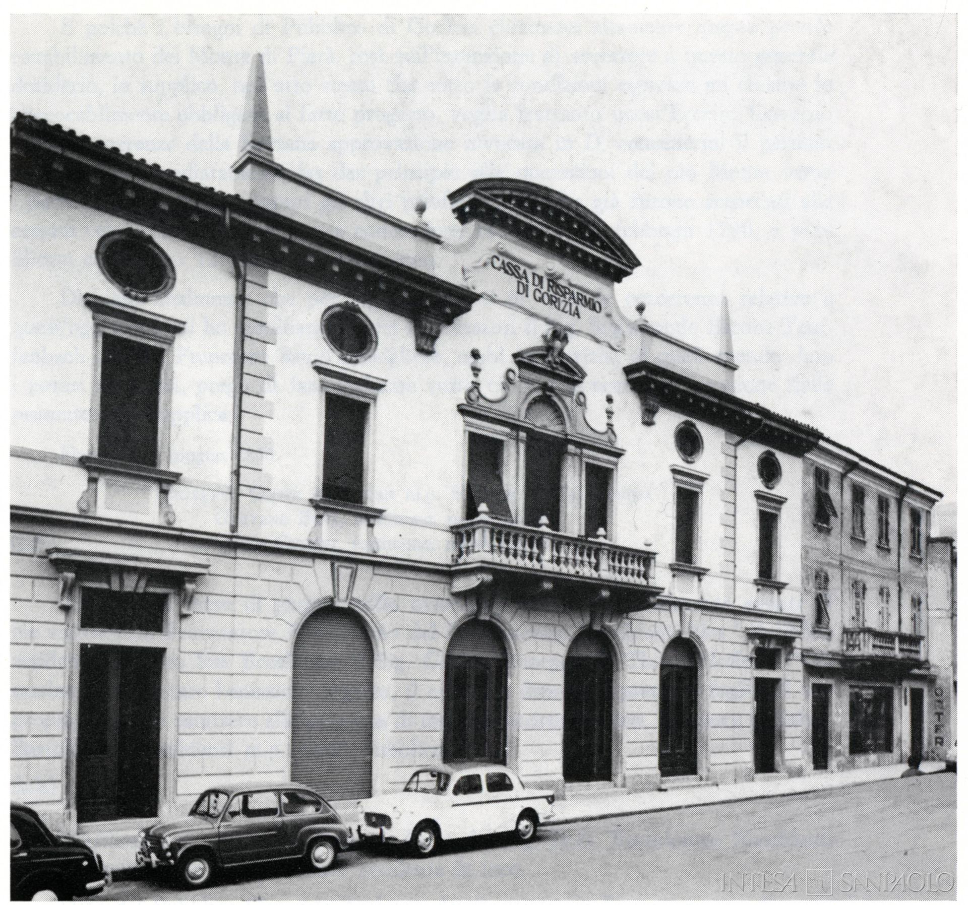 Cassa di Risparmio di Gorizia, sede della filiale a Cormons, fotografia tratta da Il Monte di Pietà e la Cassa di Risparmio di Gorizia nella economia della Provincia isontina, 1967 (Foto-diapositive Altran)