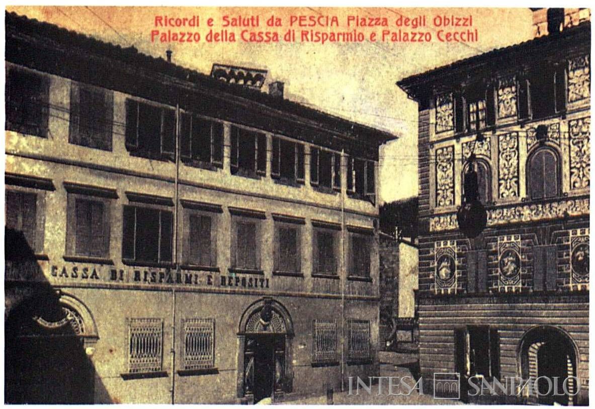 Cassa di Risparmio di Pescia, prima sede dell'Istituto in piazza degli Obizzi, cartolina postale di inizio Novecento tratta da Il Tremisse Pistoiese, n. 1, 1992 (fotografo sconosciuto)