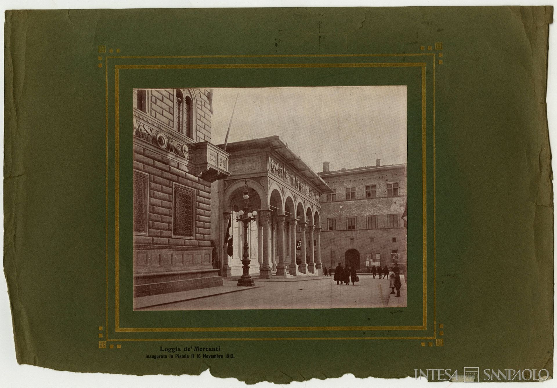Cassa di Risparmio di Pistoia, la Loggia dei Mercanti adiacente a Palazzo Azzolini, 1913 (fotografo sconsciuto)