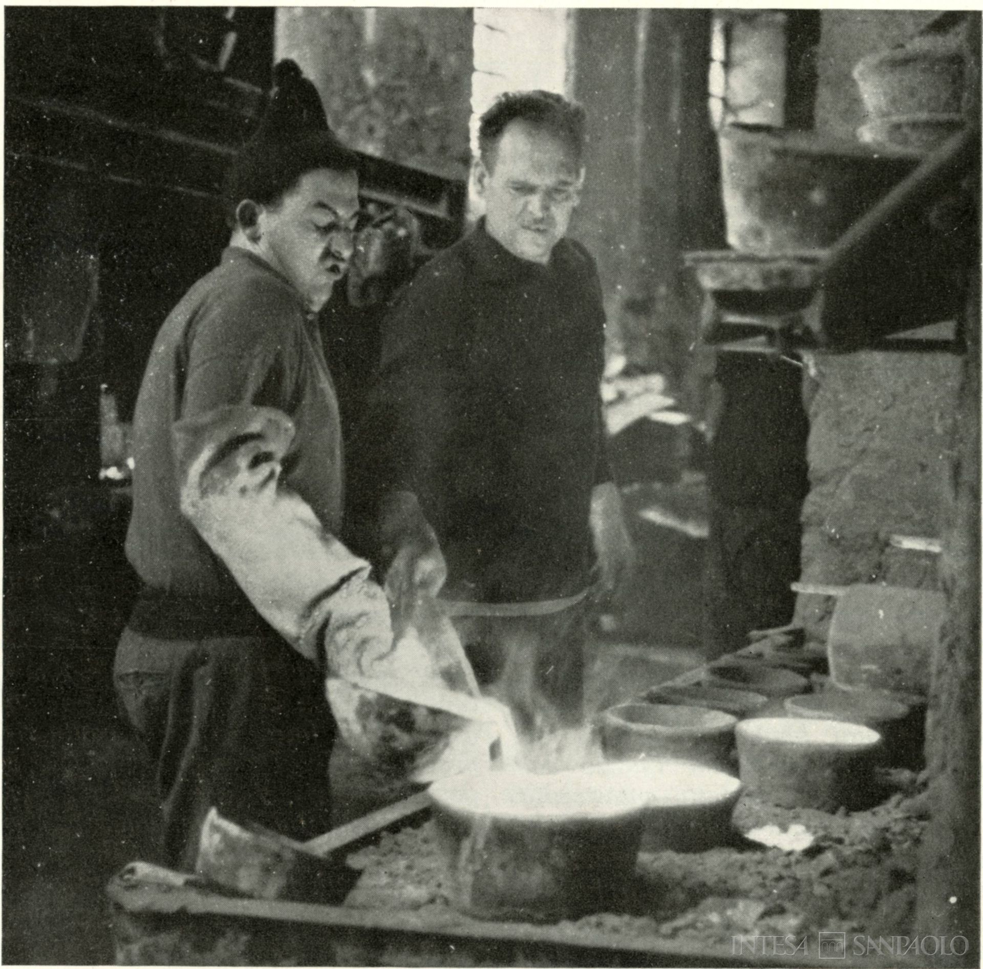 Casse di Risparmio di Ronciglione, fusione del rame, fotografia tratta da Il Bollettino del Risparmio, n. 11, 1966 (fotografo sconosciuto)