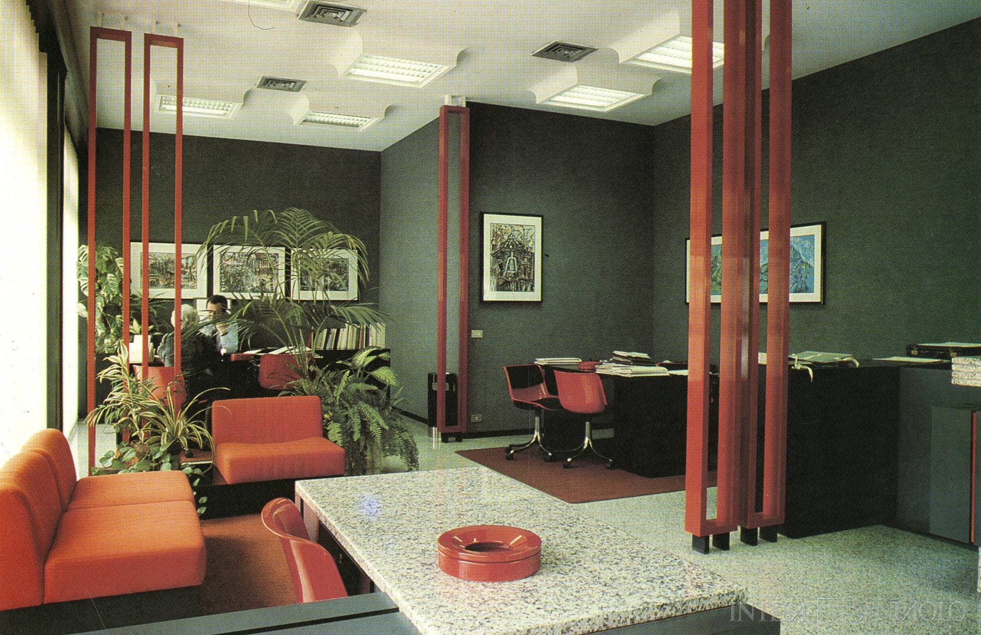 Cassa di Risparmio di Terni e Narni, agenzia n. 3, fotografia tratta dalla pubblicazione dedicata al bilancio dell'anno 1985 (fotografo sconosciuto)