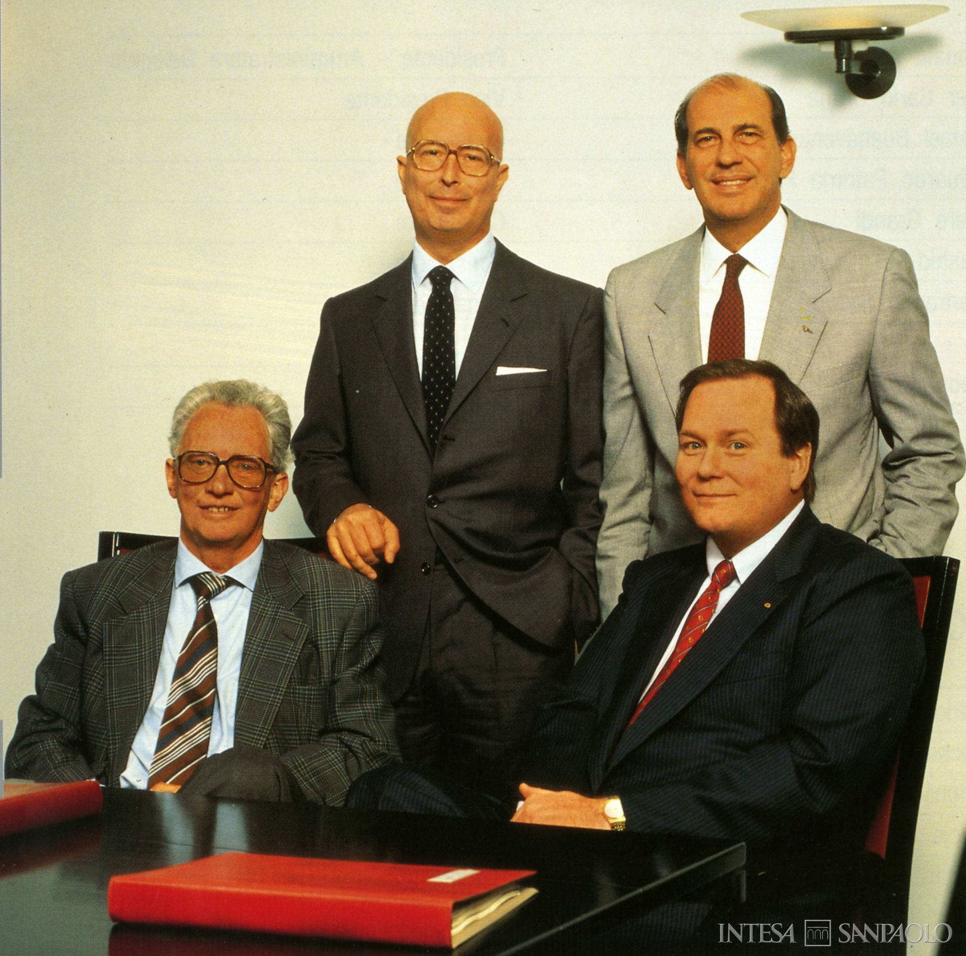 Citibank Italia, Consiglio di Amministrazione; a destra il Presidente e Amministratore Delegato Donald Allen Winkler, fotografia tratta dal bilancio del 1988