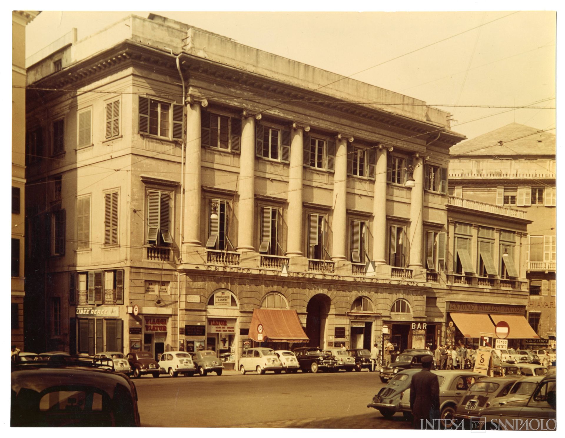 Credito di Venezia e del Rio de la Plata, Genova, facciata della sede, 1956-1961 (fotografo sconosciuto)