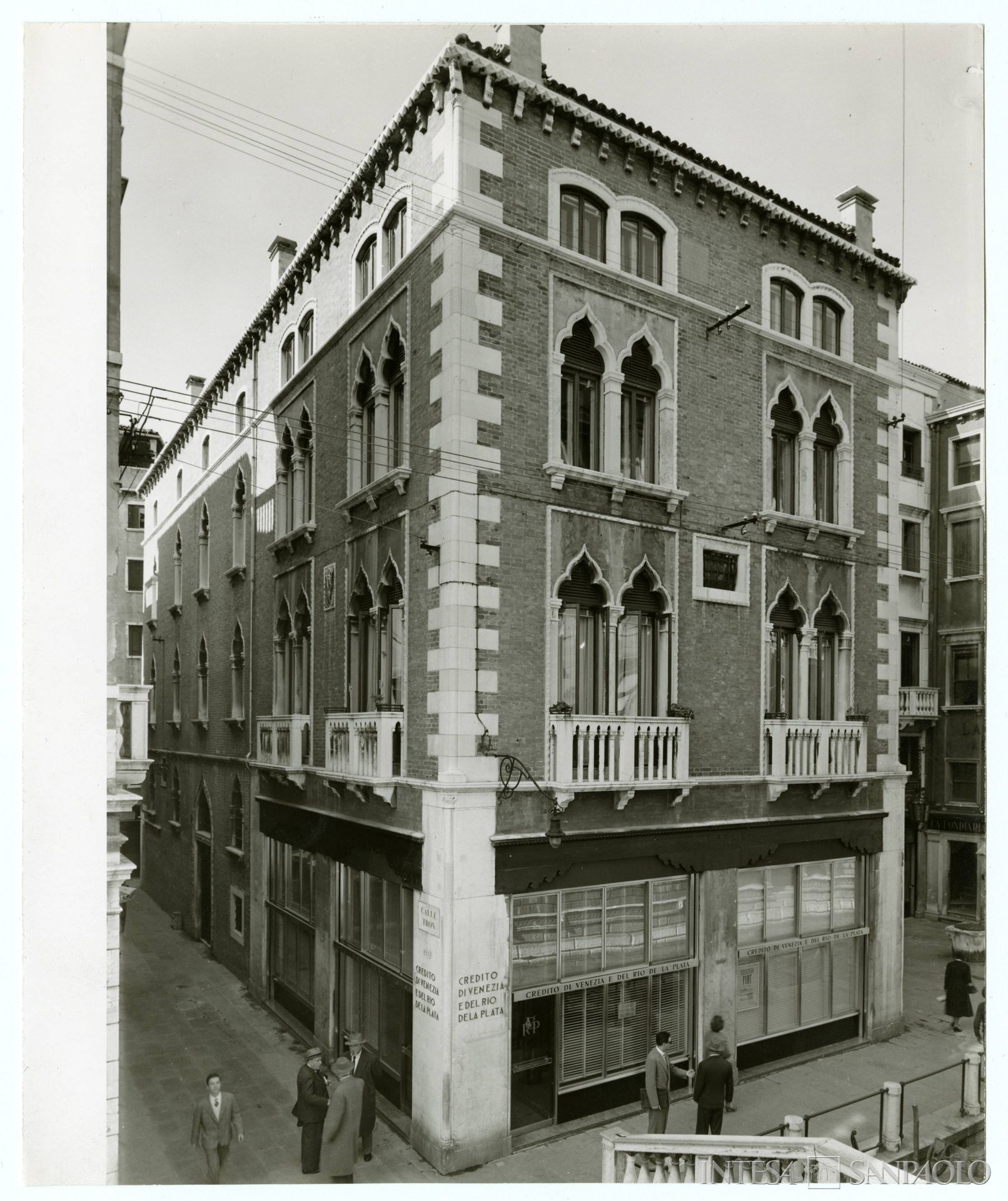 Credito di Venezia e del Rio de la Plata, Venezia, facciata della sede, 1956-1967 (fotografia di Ferruzzi)