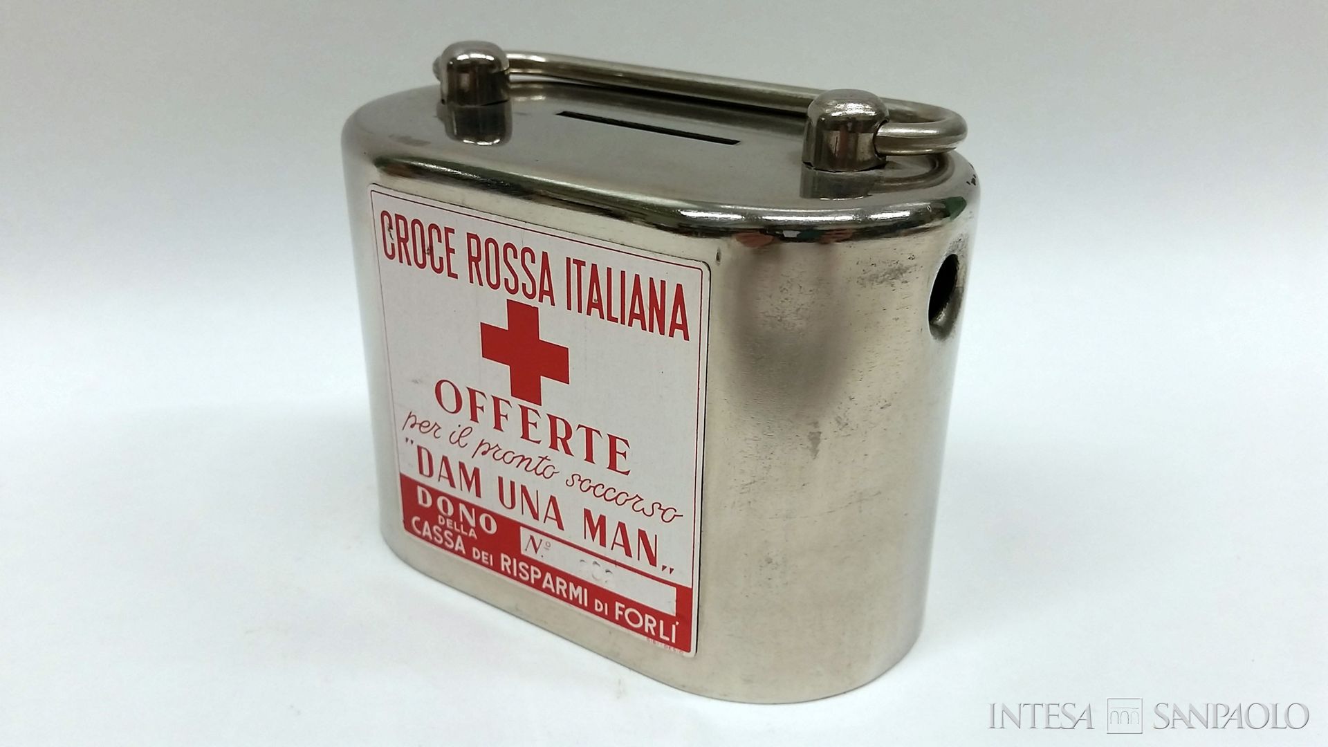 Cassa dei Risparmi di Forlì, salvadanaio per le offerte destinate al pronto soccorso della Croce Rossa Italiana, anni Sessanta