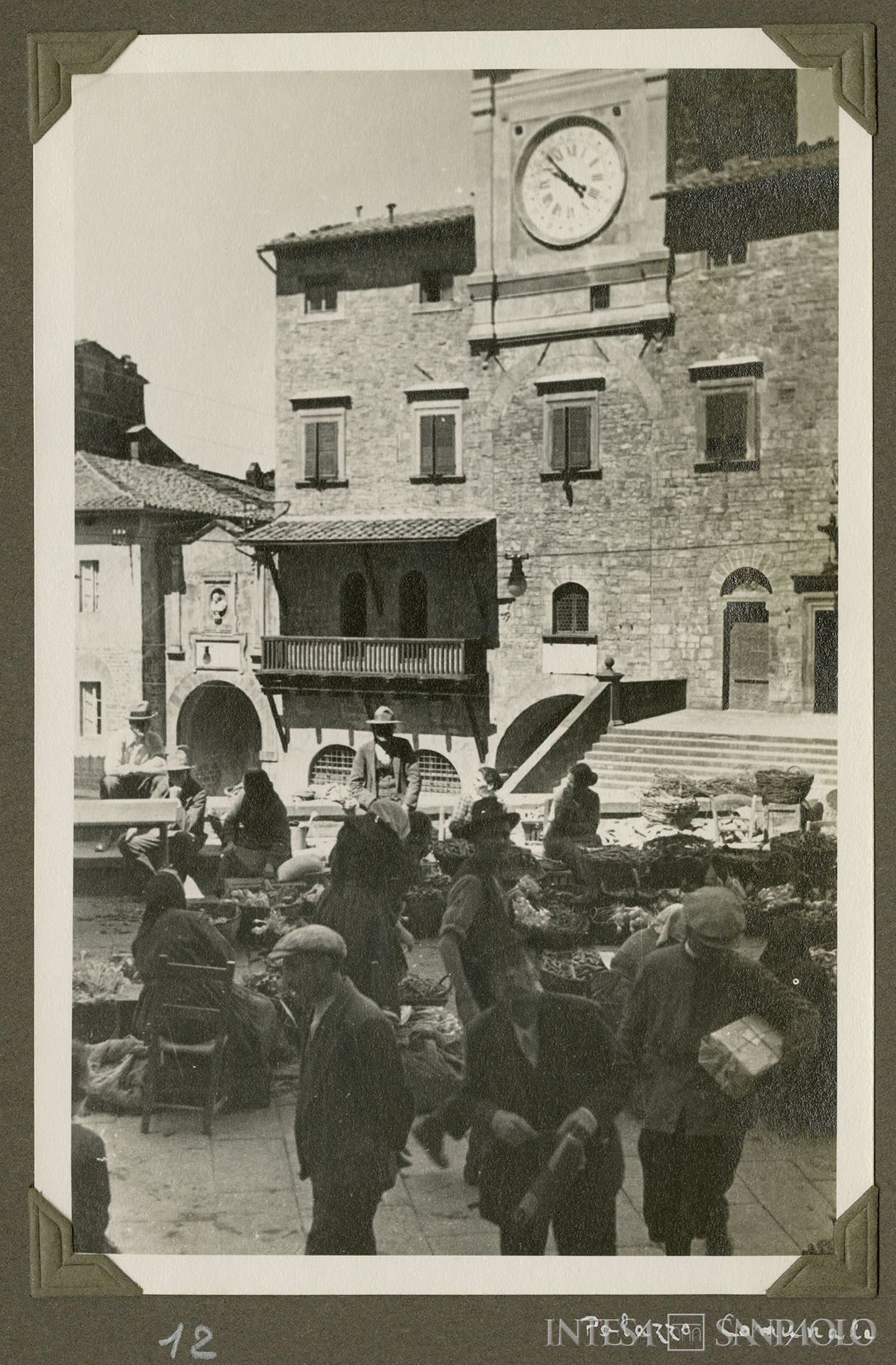 Cassa di Risparmio di Cortona, scorcio del Palazzo comunale di Cortona, 1934 (fotografia di Antonello Gerbi)