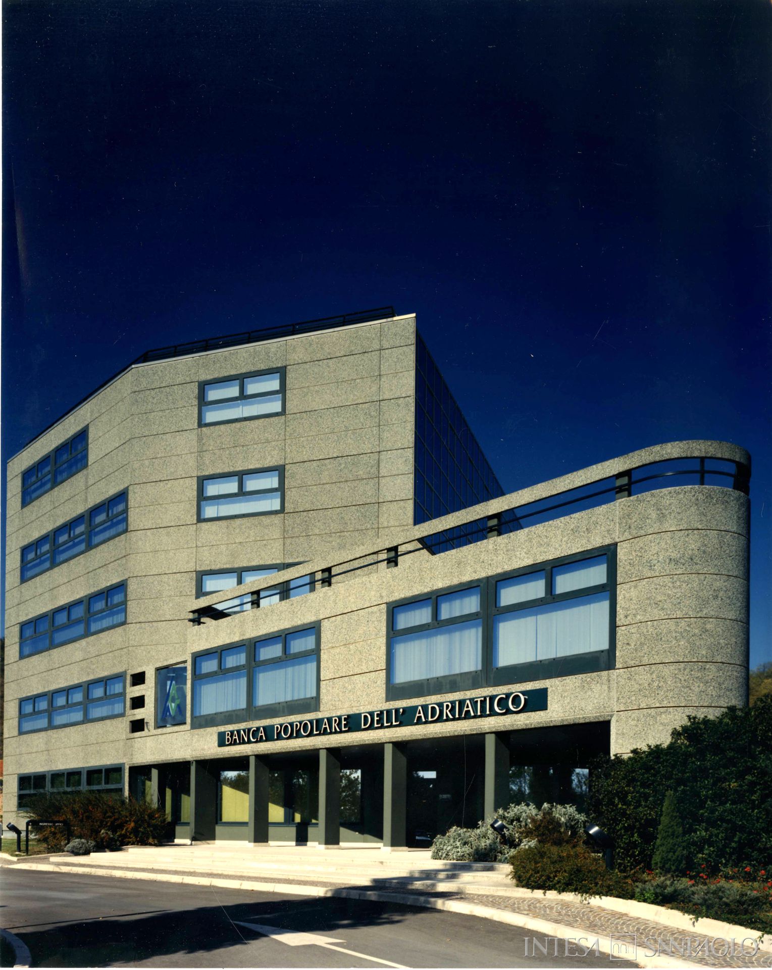 Banca Popolare dell'Adriatico, Centro Direzionale nel quartiere Torraccia in Pesaro, 1994 (Studio Mazzanti)