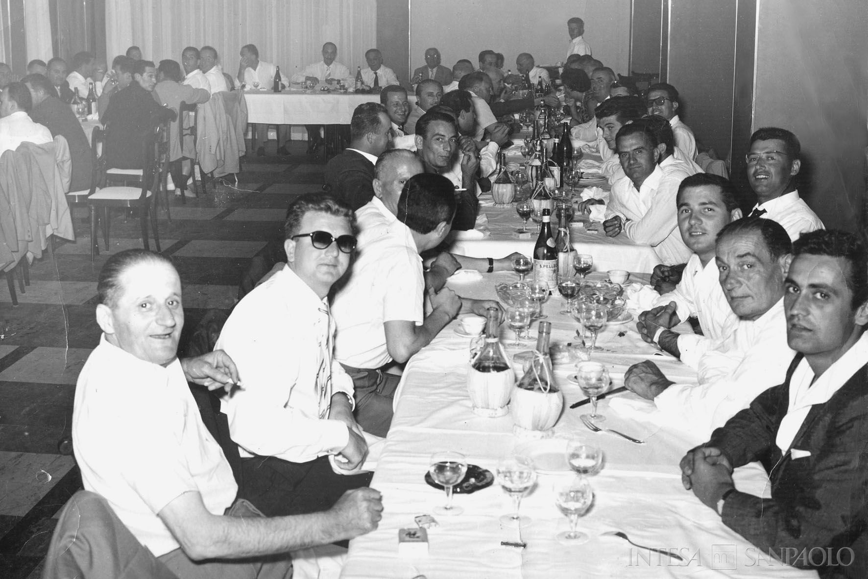 Banca Popolare Pesarese, banchetto con dirigenti e impiegati, 20 agosto 1959 (fotografo sconosciuto)