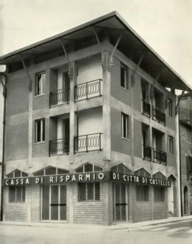 Cassa di Risparmio di Città di Castello, la nuova sede a Passignano sul Trasimeno, fotografia tratta da Il Bollettino del Risparmio, n. 5, 1966 (fotografo sconosciuto)