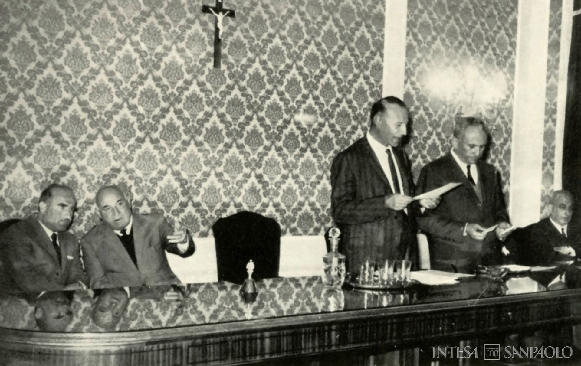 Cassa di Risparmio di Foligno, il presidente Giuseppe Mancini pronuncia il discorso di apertura della Giornata del Risparmio, fotografia tratta da Il Bollettino del Risparmio, n. 11, 1967 (fotografo sconosciuto)