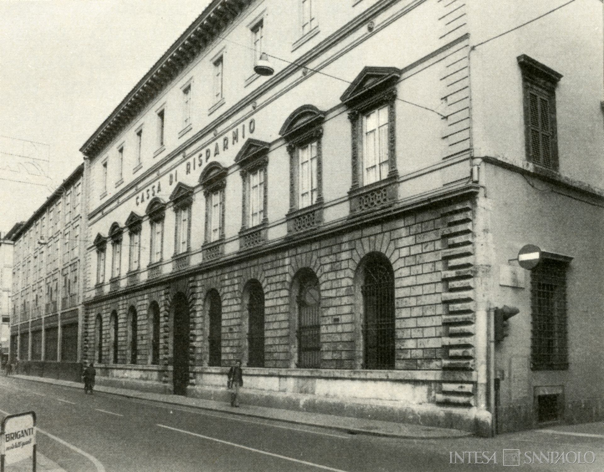 Cassa di Risparmio di Terni, sede centrale, fotografia tratta da Il Bollettino del Risparmio, n. 5, 1976 (fotografo sconosciuto)