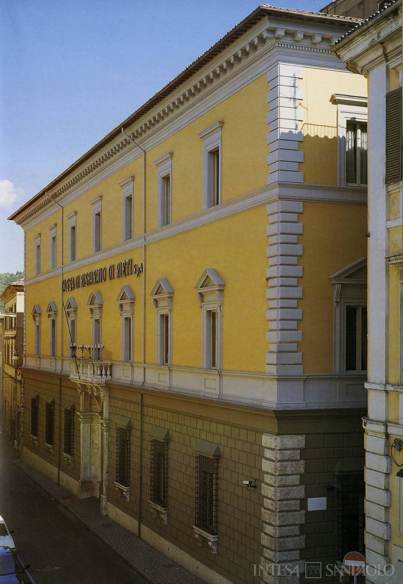 Cassa di Risparmio di Rieti SpA, la sede dell'Istituto, post 1992, fotografia tratta da Cassa di Risparmio di Rieti. 150° della fondazione, 1996 (fotografo sconosciuto)