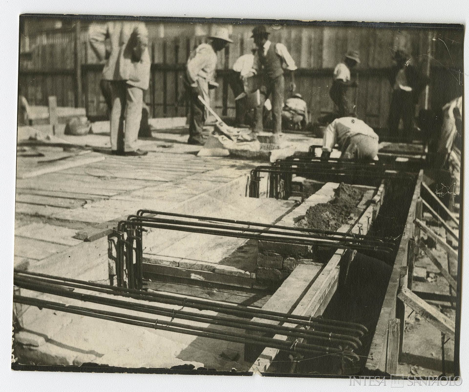 Cassa di Risparmio di Padova, Palazzo Donghi a Padova, sede dell'Istituto, in costruzione,  14 luglio 1914 (fotografo sconosciuto, forse Ing. Barcelloni)