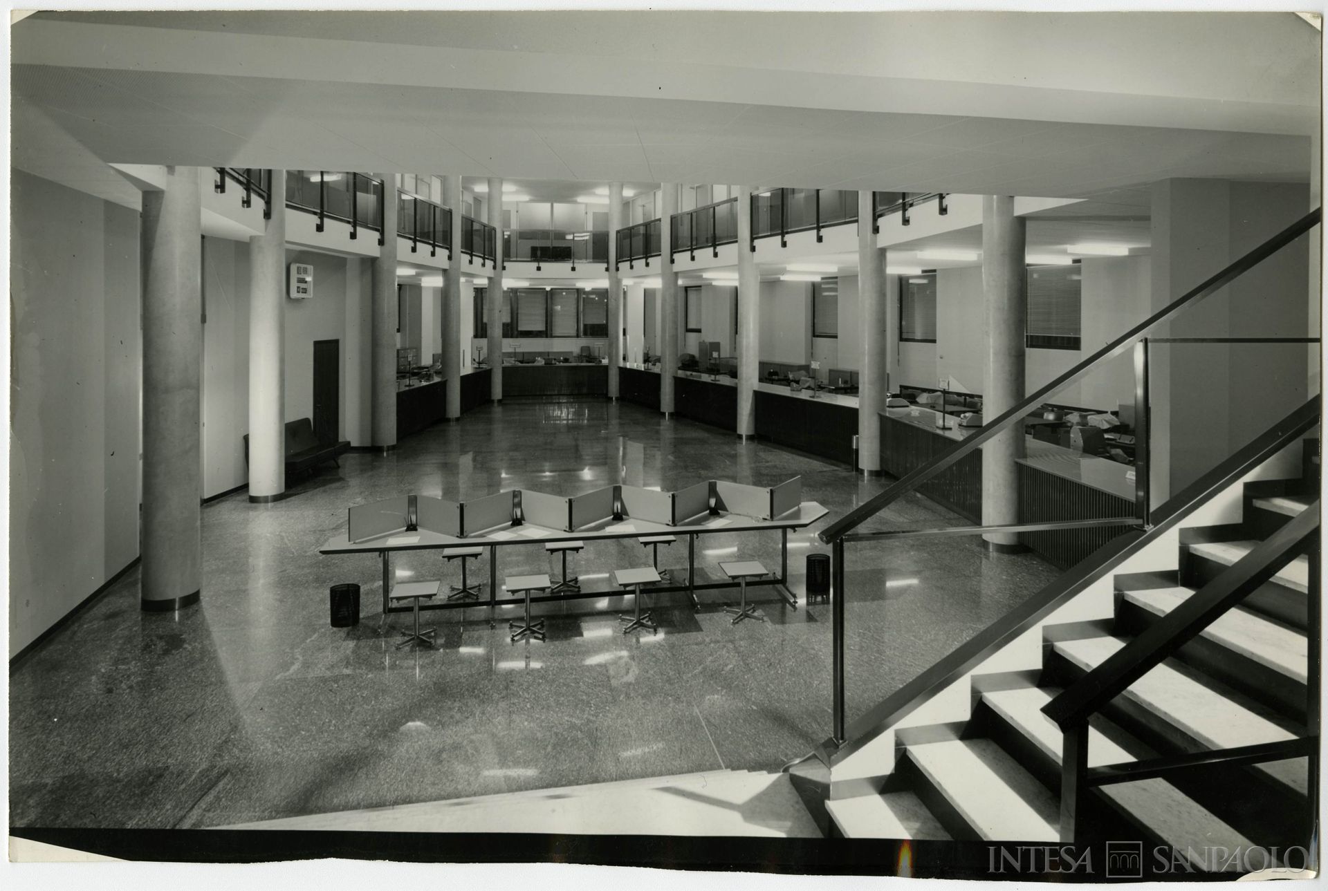 Cassa di Risparmio di Padova e Rovigo, Padova, interno di Palazzo Donghi - Ponti, post 1964 (fotografia di Aldo Bacherini)