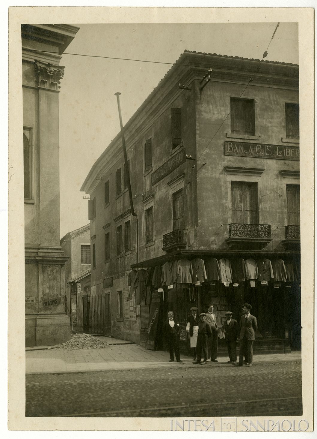 Banca Cattolica San Liberale, filiale di Mestre, 1926 (fotografo sconosciuto)