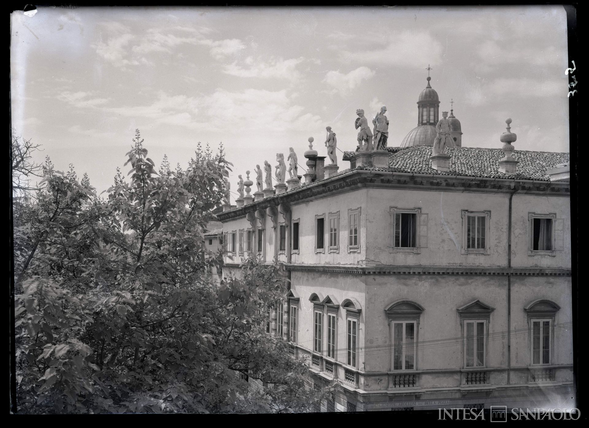 Banca Cattolica del Veneto, Vicenza, Palazzo Leoni Montanari, esterno, 1956 (fotografia di Tapparo & Trentin)