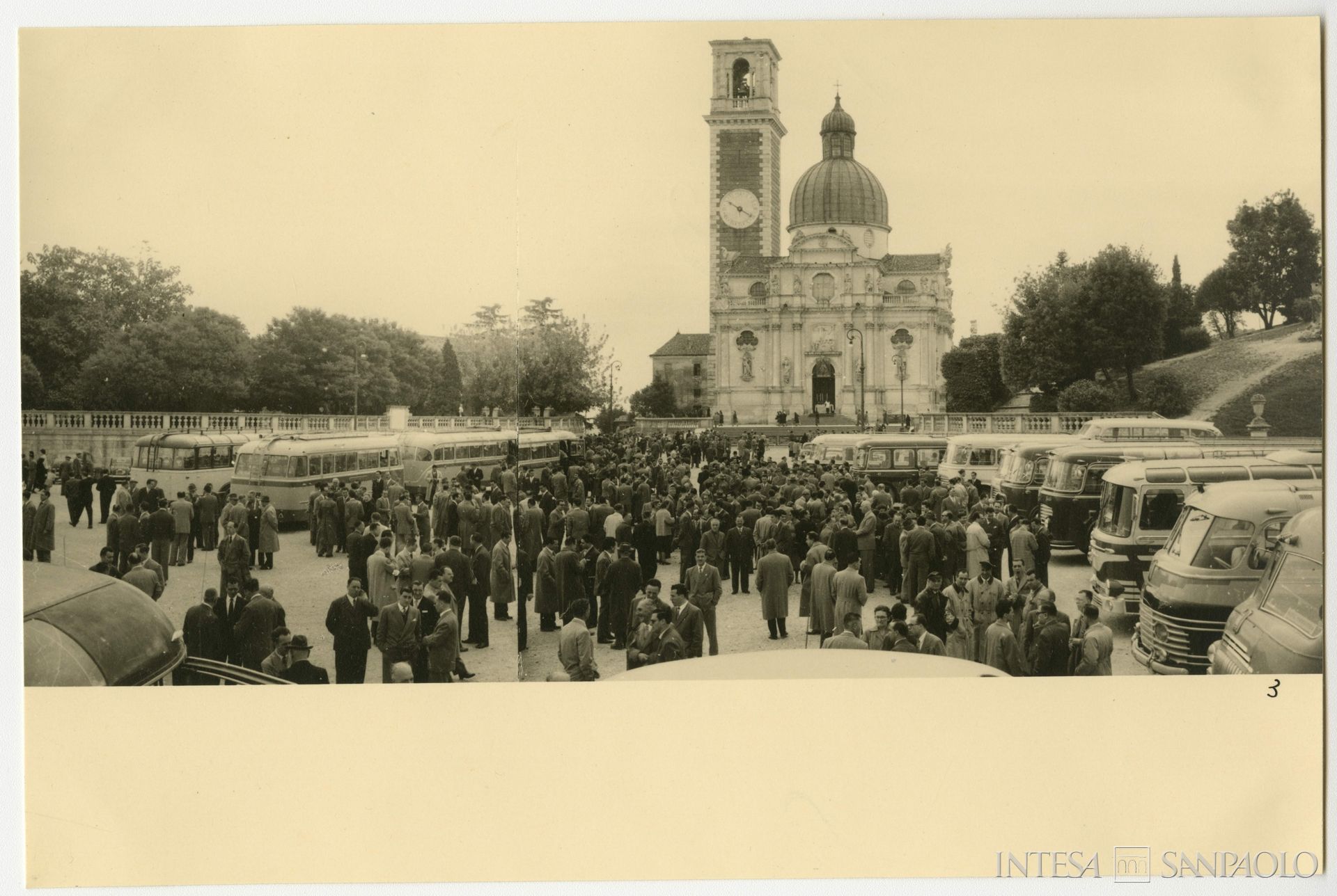 Banca Cattolica del Veneto, il personale per un convegno al Monte Berico, 10 giugno 1954 (fotografia di Studio Ferrini)