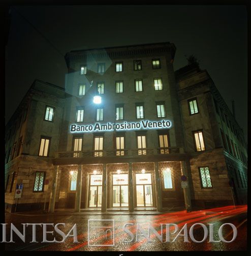 Banco Ambrosiano Veneto, Milano, facciata della sede tra le vie Clerici e S. Dalmazio, anni Novanta (fotografo sconosciuto)