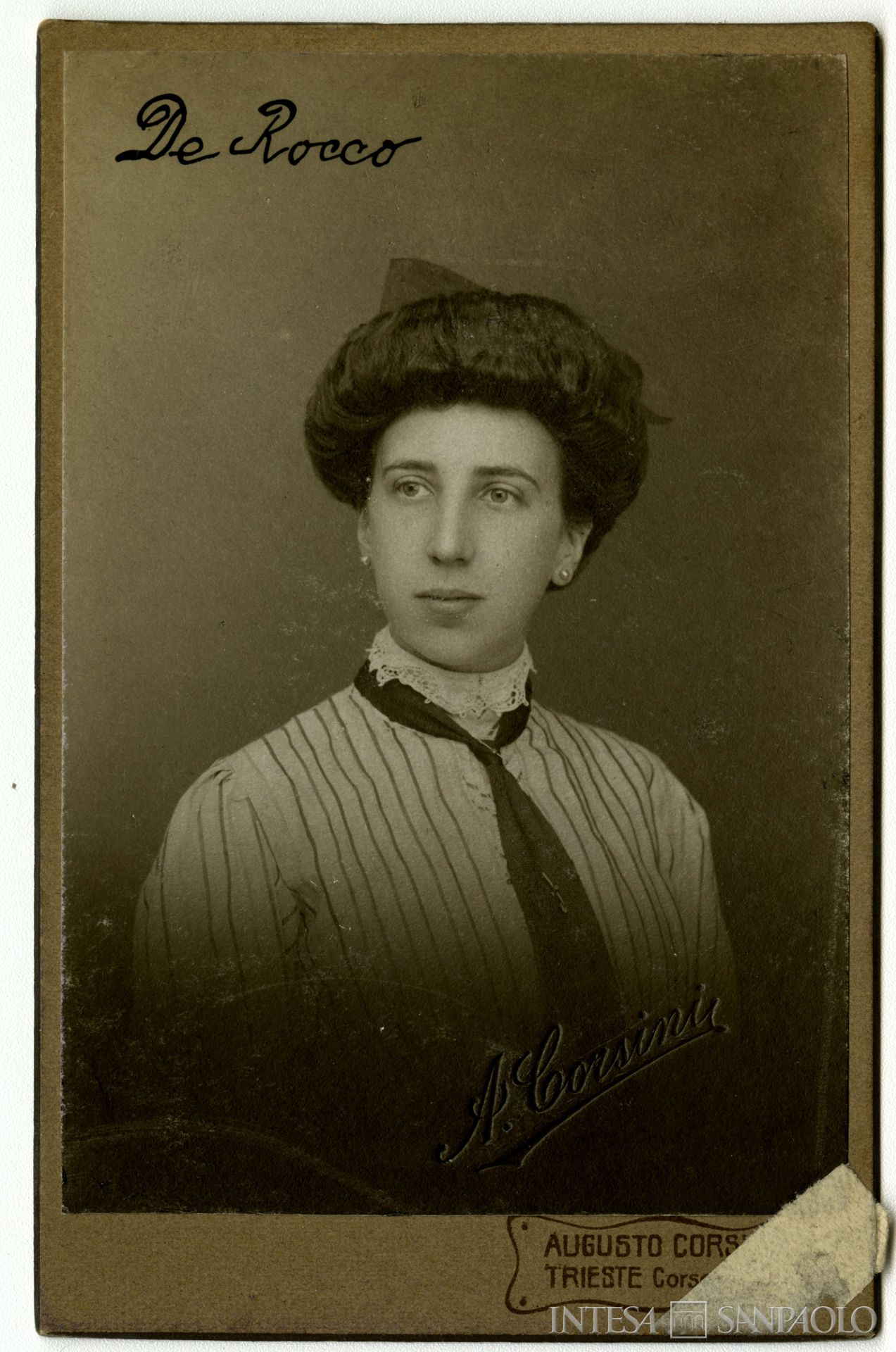 Banca Commerciale Triestina, ritratto di una impiegata, inizi Novecento (fotografia di Augusto Corsini)