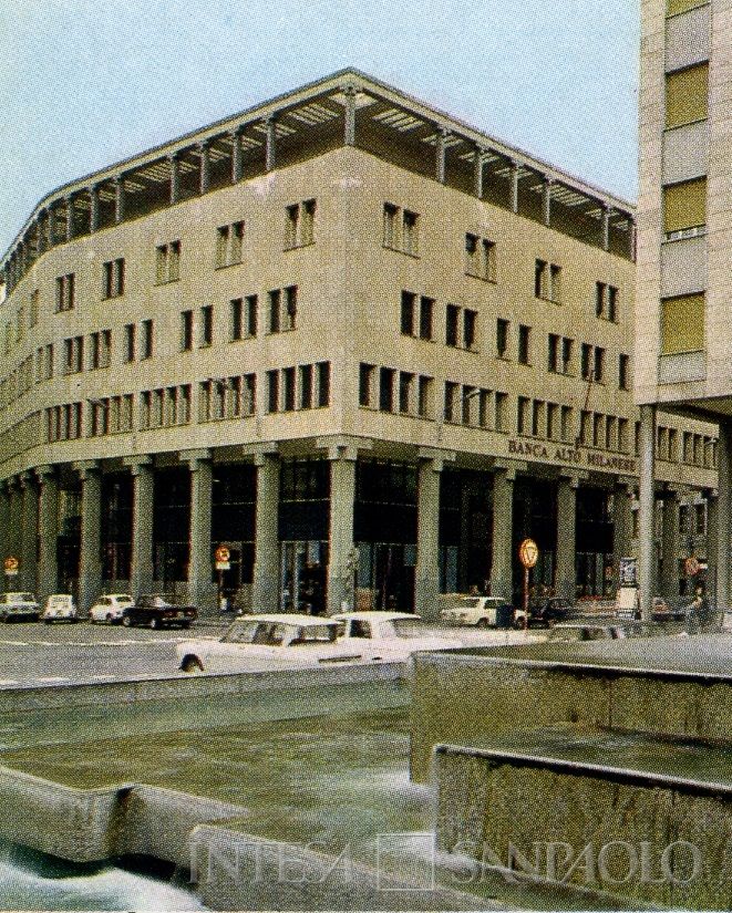 Banca Alto Milanese, sede a Busto Arsizio, fotografia tratta da opuscolo informativo edito dal Banco Lariano, 1975 (fotografo sconosciuto)