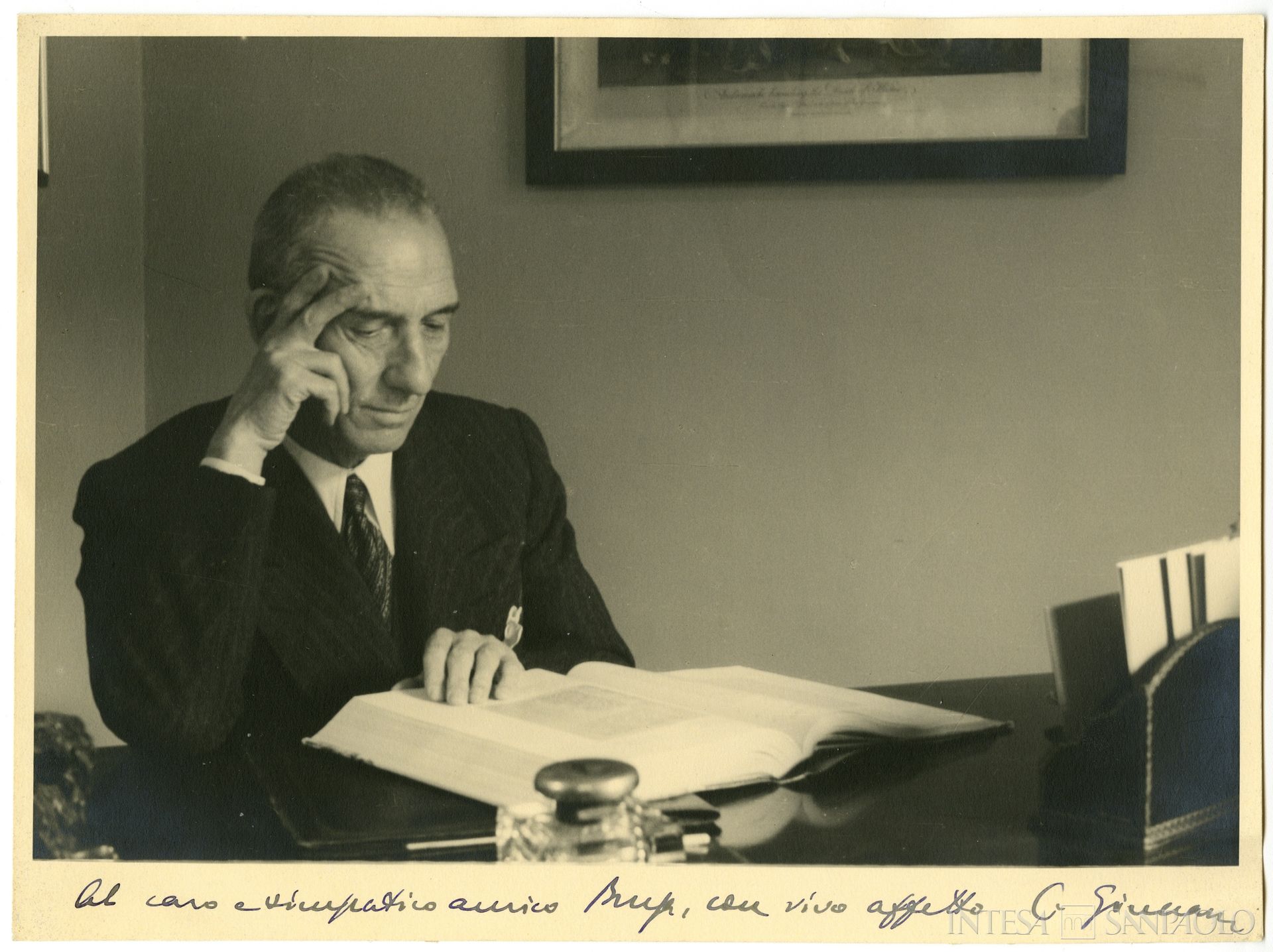 Banca Commerciale Italiana, Camillo Giussani ritratto alla scrivania, anni 1940 (fotografia di Erberto Rüedi)