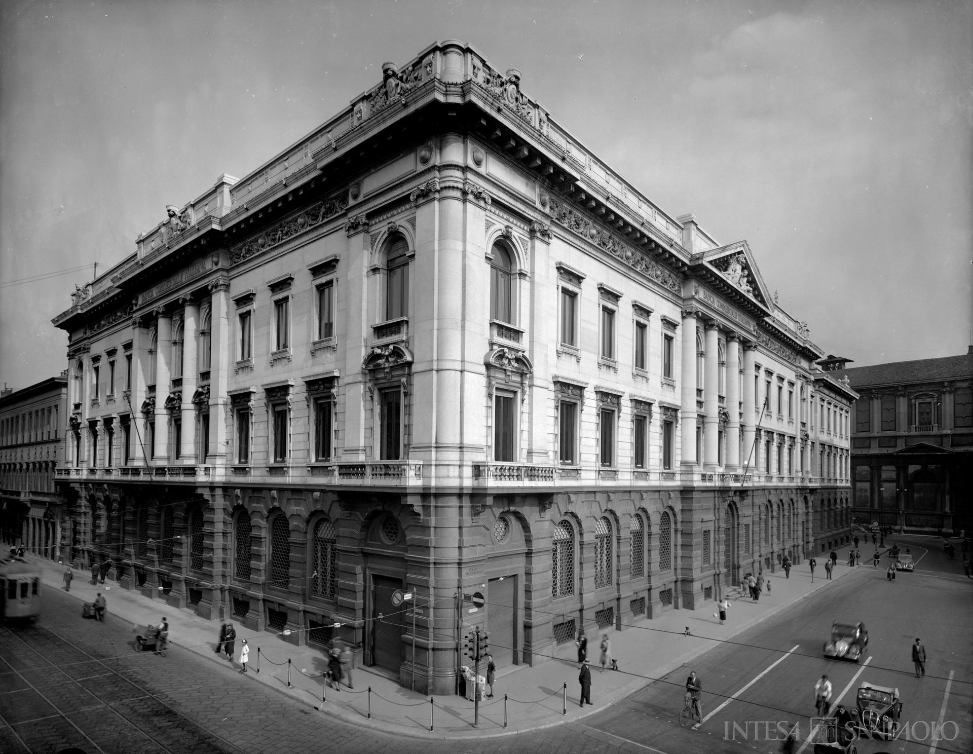 Banca Commerciale Italiana, Milano, Palazzo Beltrami in piazza della Scala 6, esterno, anni Trenta (fotografia di Antonio Paoletti)