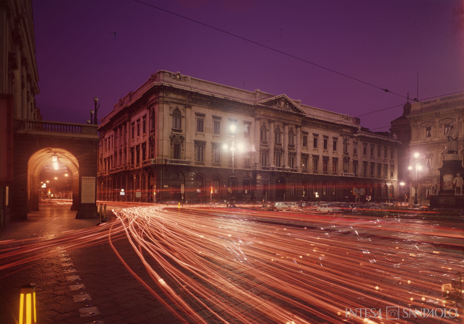 Banca Commerciale Italiana, Milano, Palazzo Beltrami in piazza della Scala 6, 1968 (fotografia di Aesse)