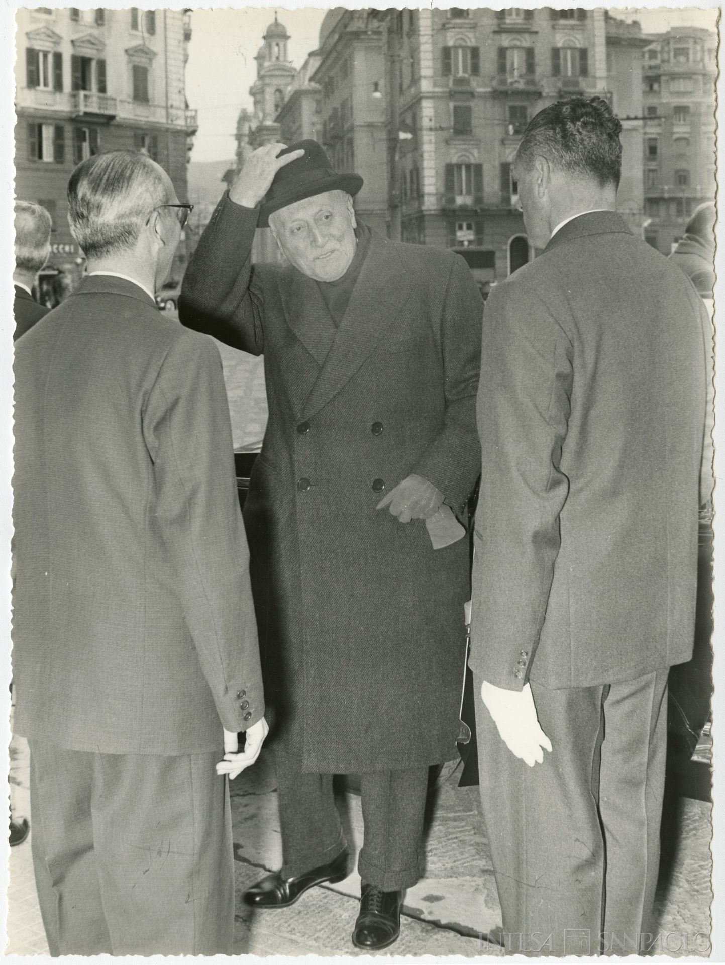 Banco Ambrosiano, Tommaso Fulco Gallarati Scotti all'inaugurazione della filiale di Genova, 1958 (fotografo sconosciuto)