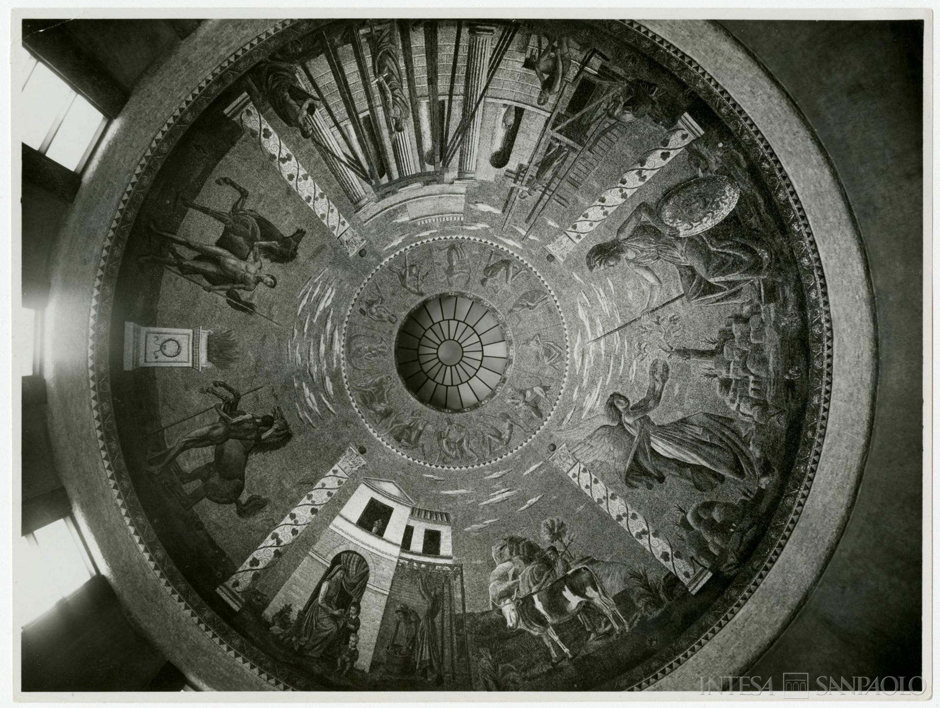 Cassa di Risparmio delle Provincie Lombarde, Milano, Palazzo delle Colonne, mosaico della Sala Funi realizzato da Giuseppe Salietti di Ravenna su cartoni del pittore Achille Funi, 1941 (fotografia dello Stabilimento Fototecnico Crimella)