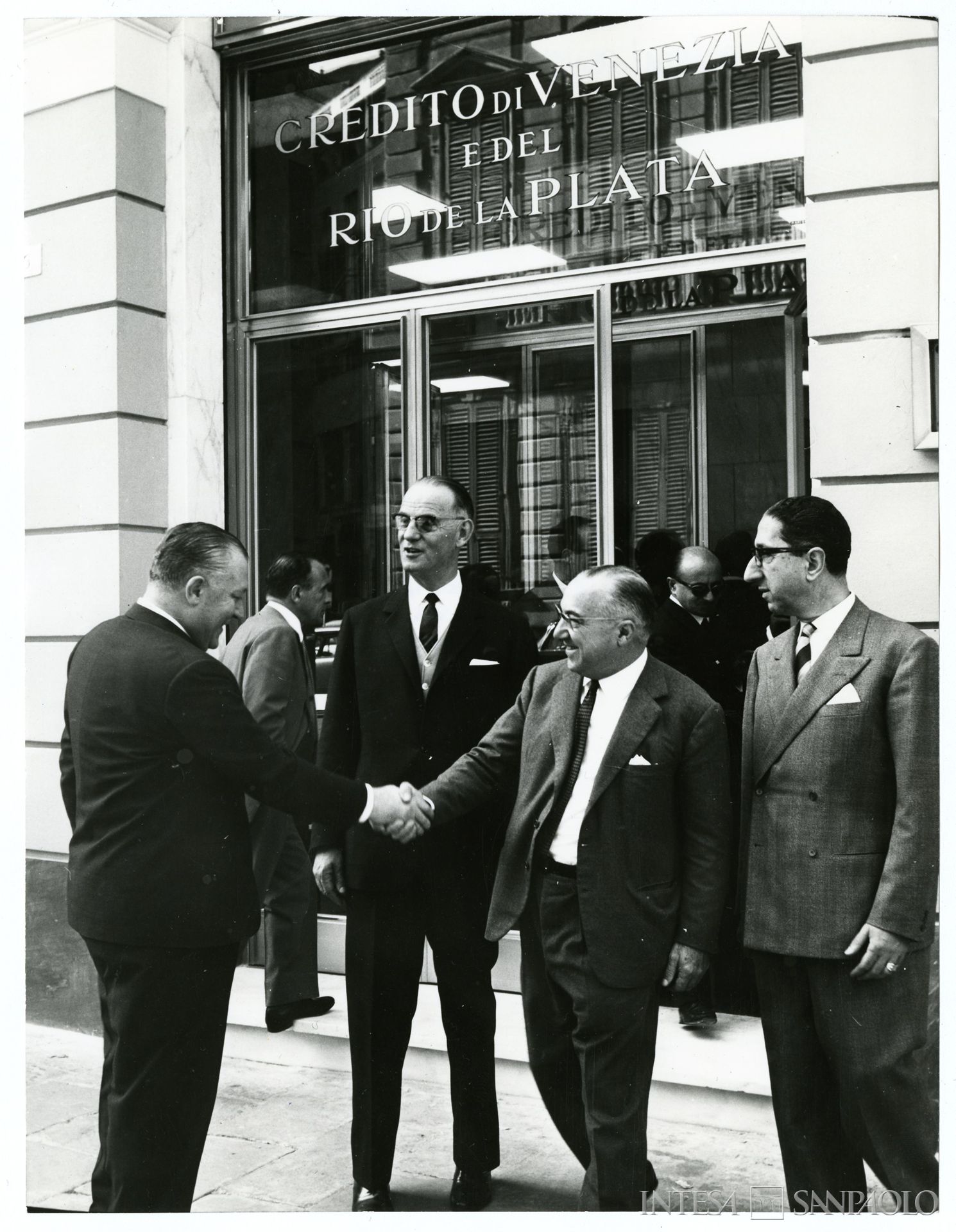 Credito di Venezia e del Rio de la Plata, Genova, inaugurazione della sede di piazza Fontane Morose 1, ottobre 1963 (fotografia di Publifoto)