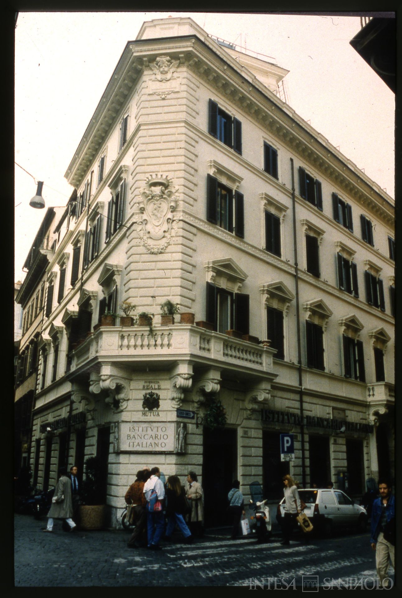 Istituto Bancario Italiano, Roma, agenzia n. 4 di piazza di Spagna, aprile 1991 (fotografia di Filippo Occhino)