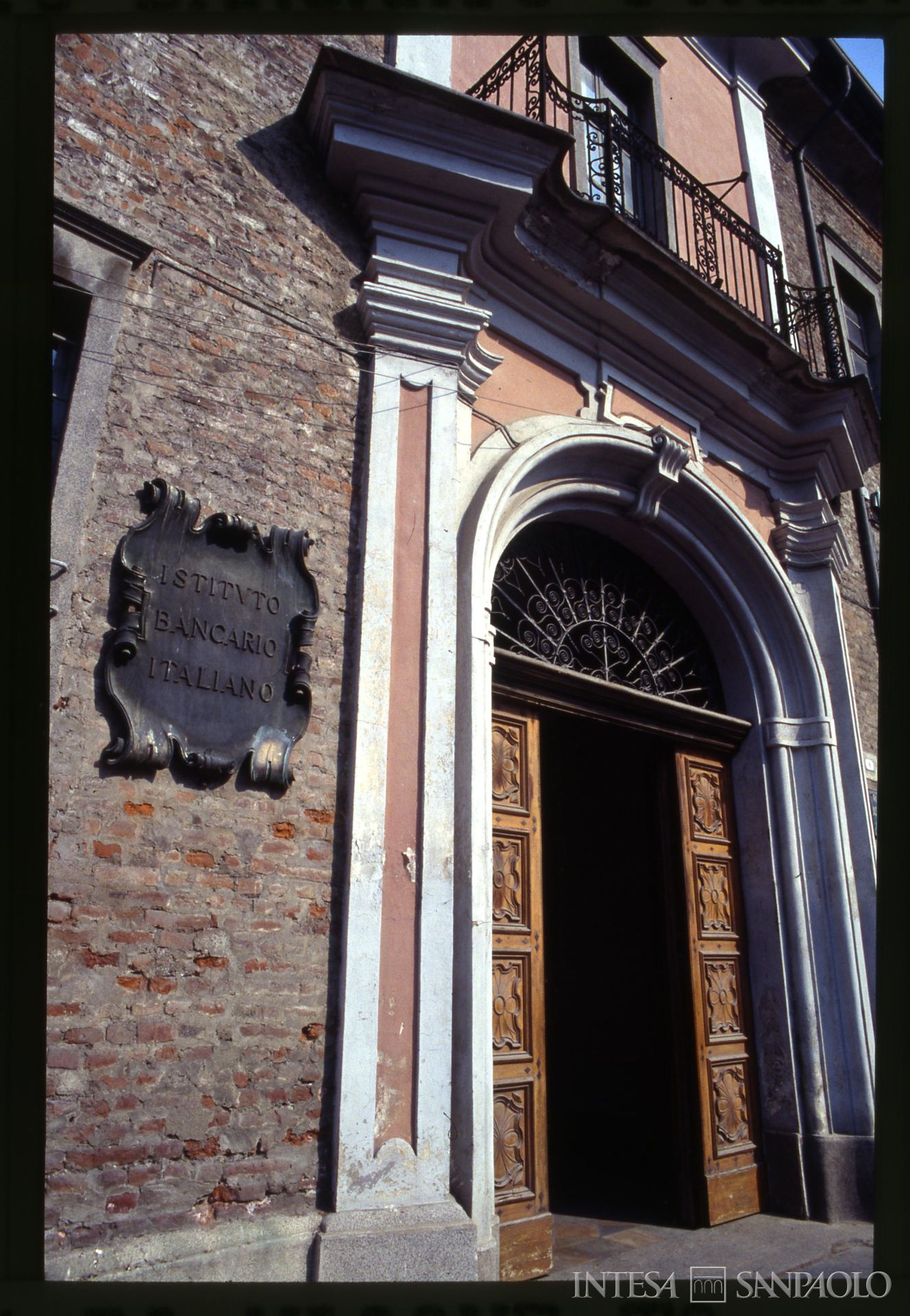 Istituto Bancario Italiano, Vigone, sede di via Torino 8, luglio 1991 (fotografia di Filippo Occhino)